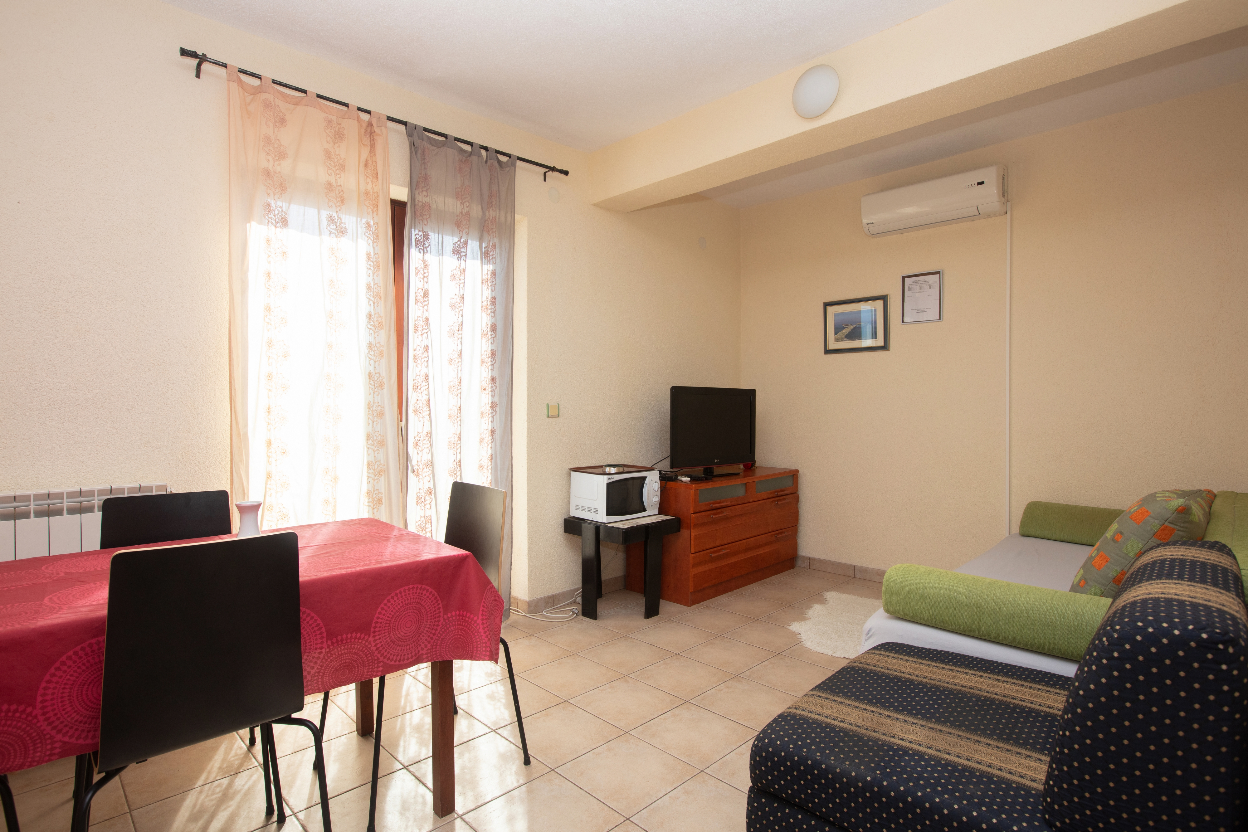 One bedroom apartment with balcony Pirovac, Šibenik (A-22567-a)