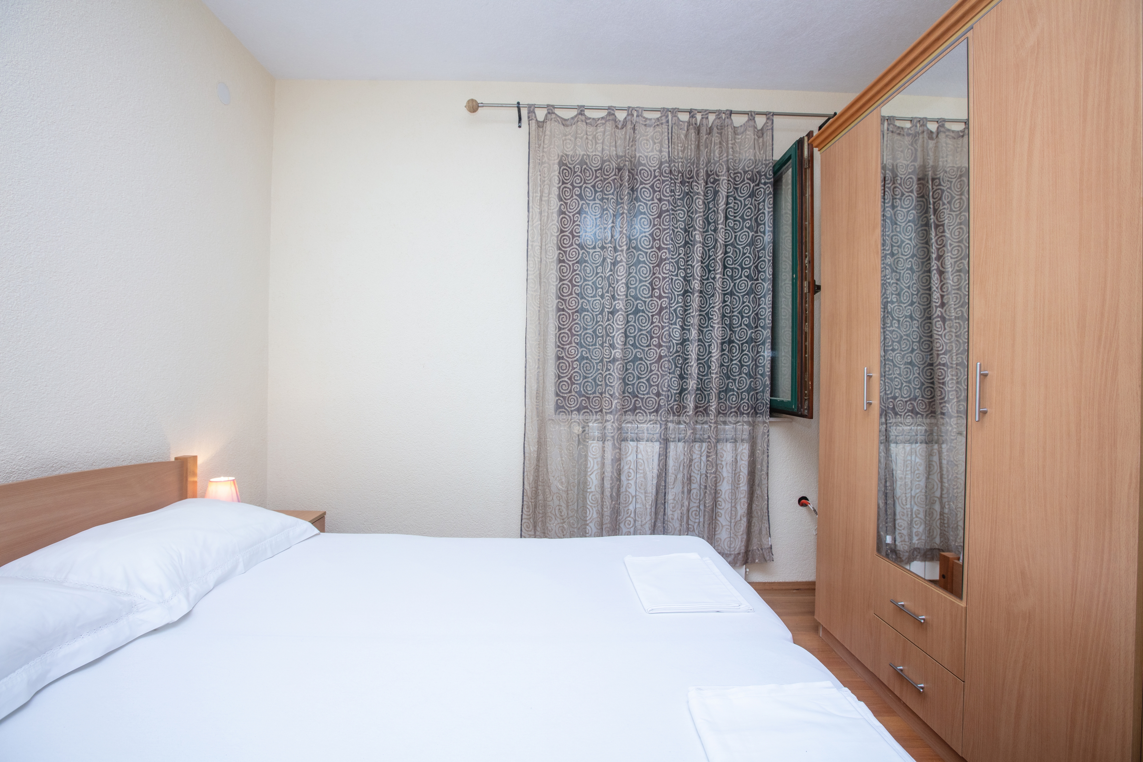 Two bedroom apartment with balcony and sea view Pirovac, Šibenik  A-b