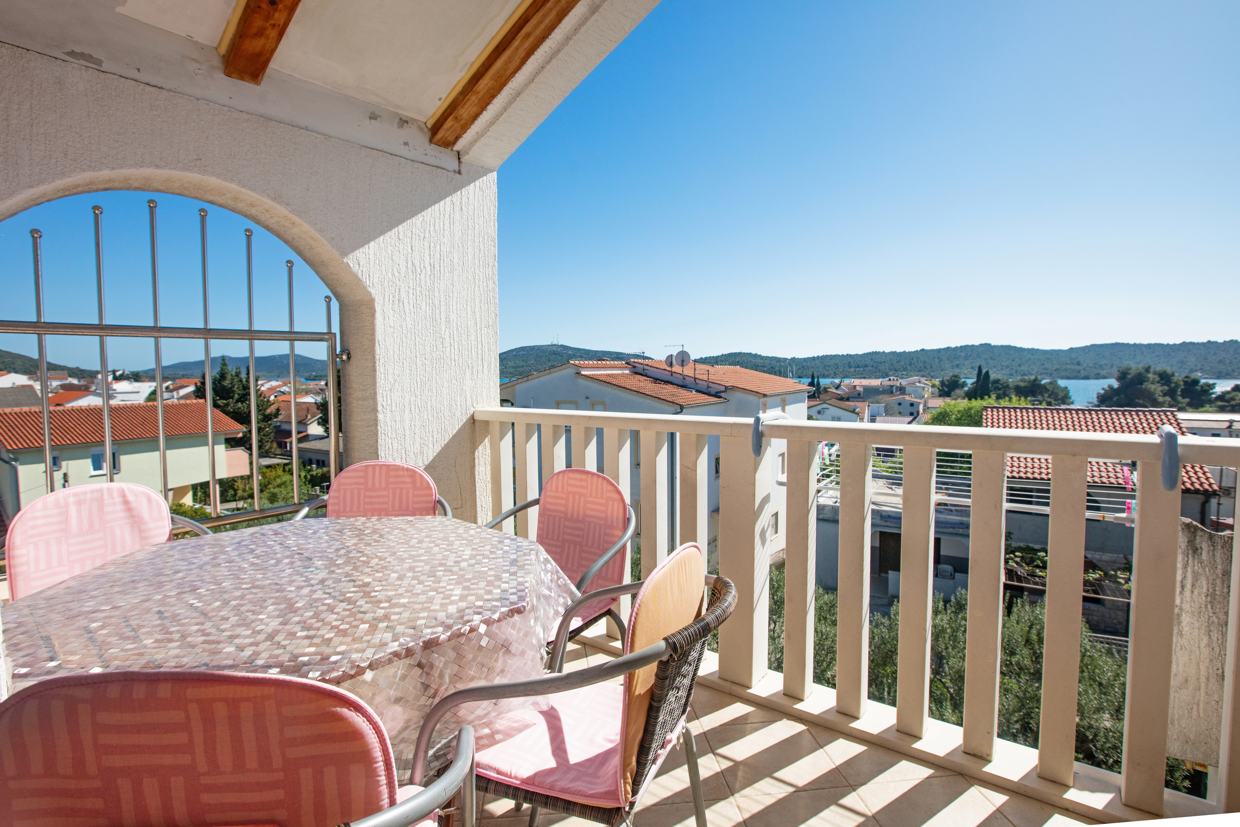Three bedroom apartment with balcony and sea view Pirovac, Šibenik  A-c