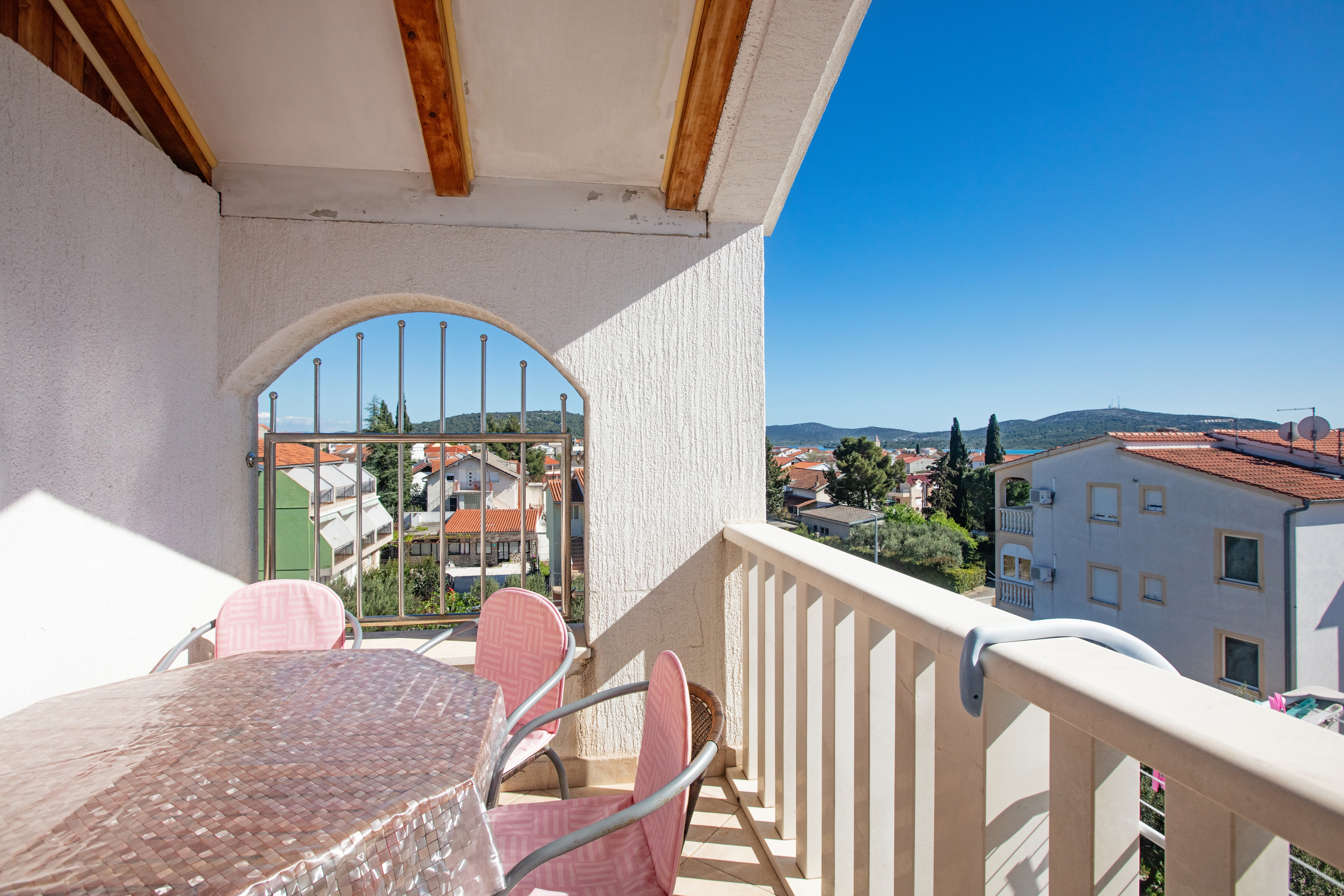 Three bedroom apartment with balcony and sea view Pirovac, Šibenik  A-c