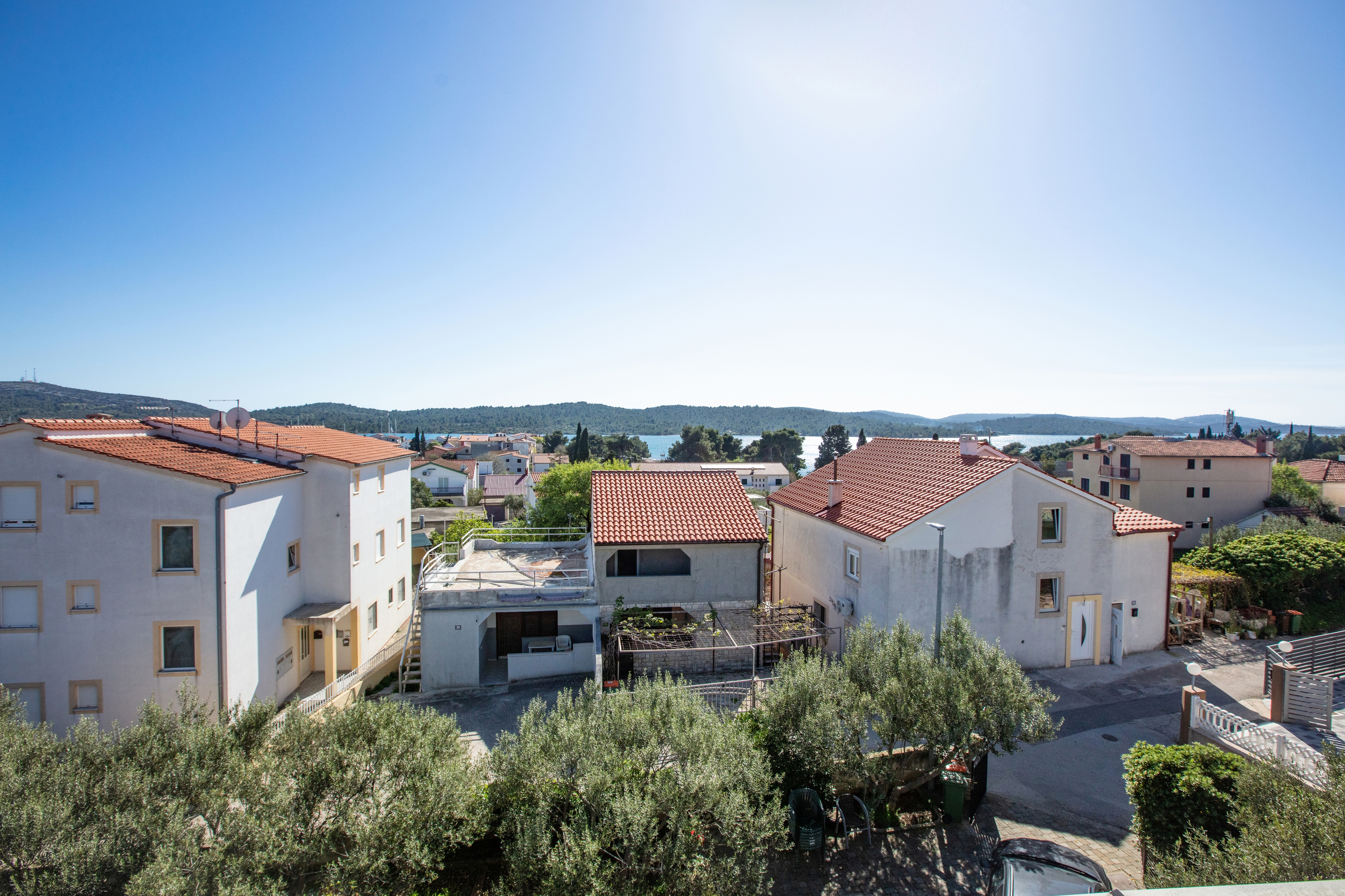 Three bedroom apartment with balcony and sea view Pirovac, Šibenik  A-c