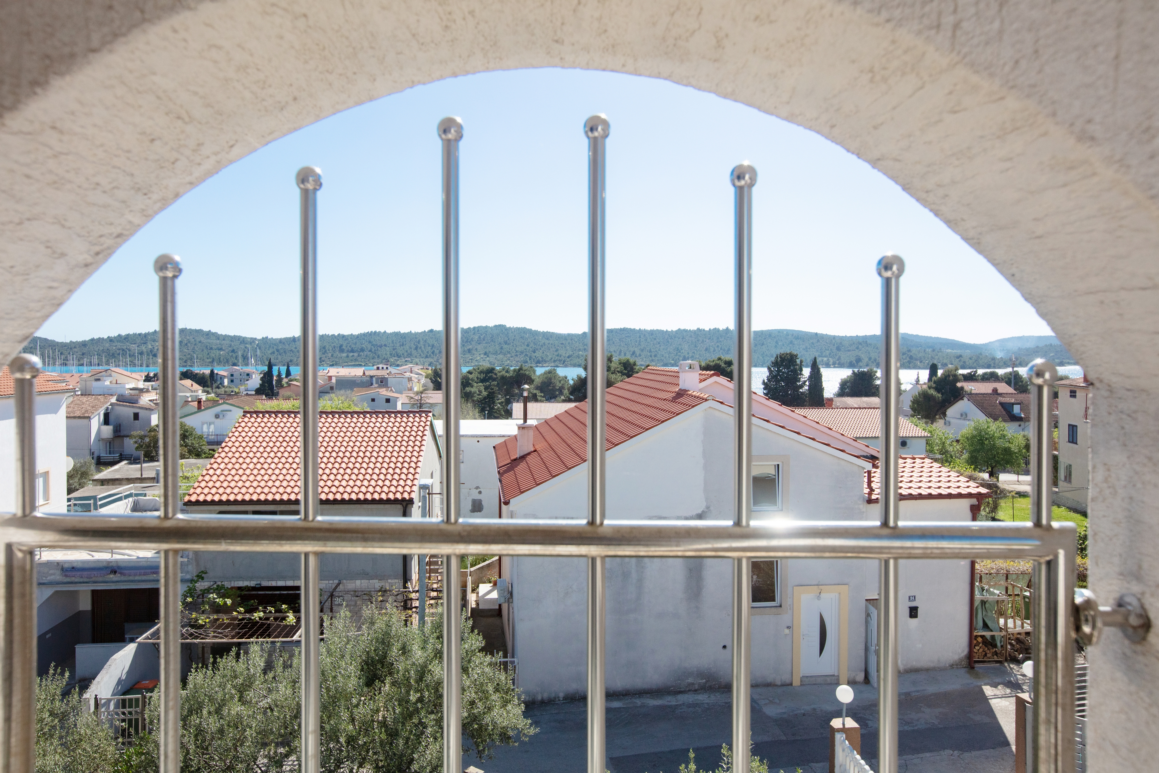 Three bedroom apartment with balcony and sea view Pirovac, Šibenik  A-c