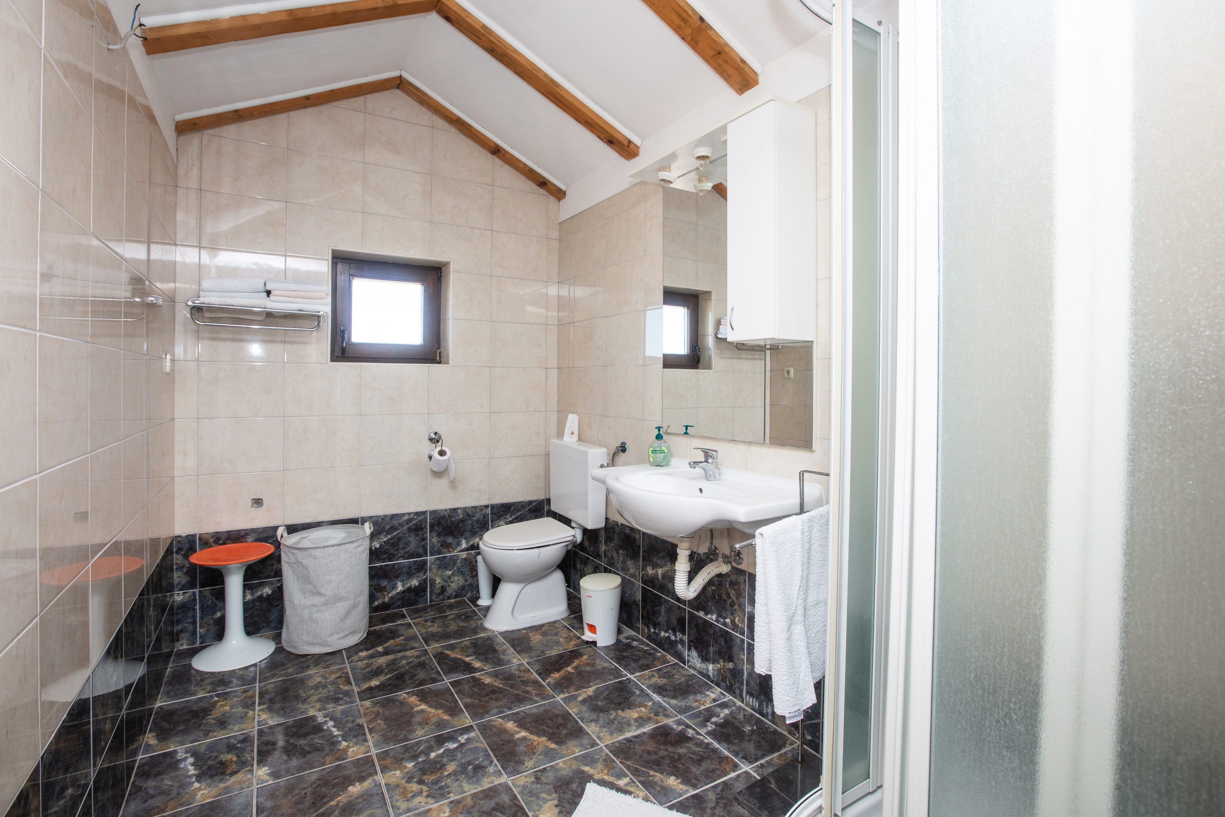 Three bedroom apartment with balcony and sea view Pirovac, Šibenik  A-c
