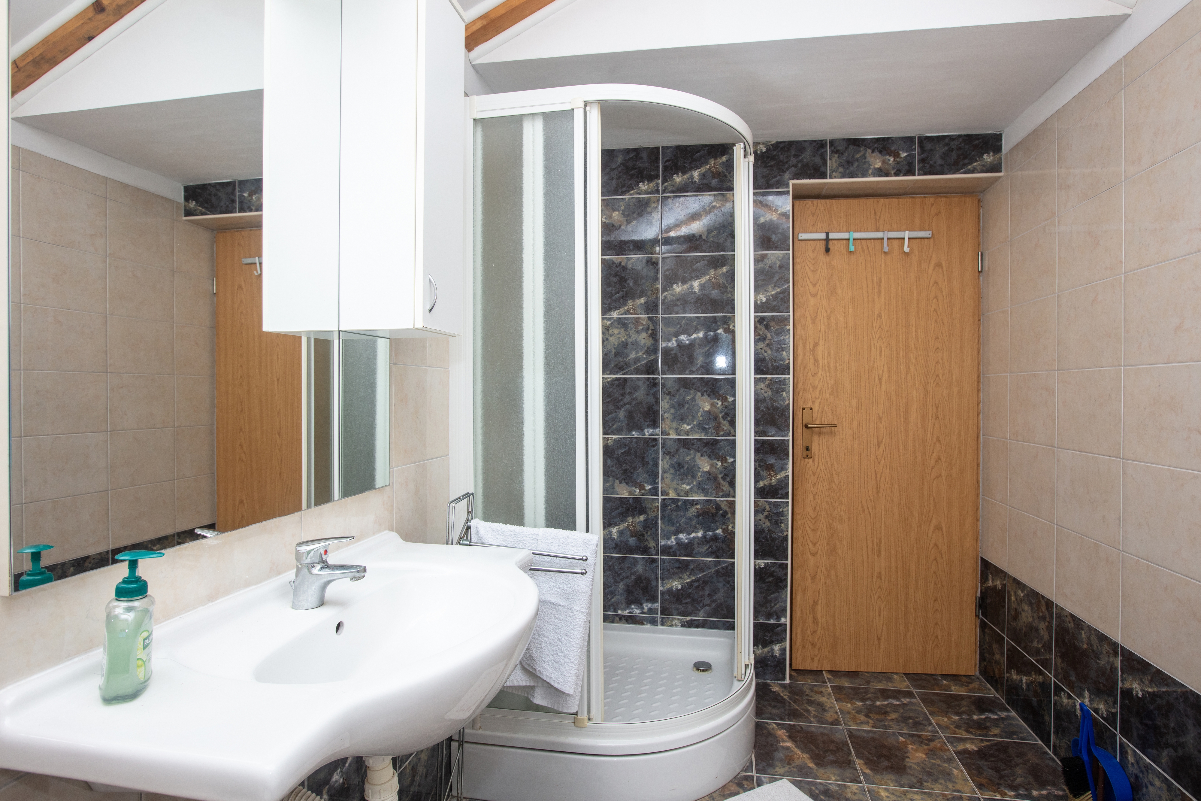 Three bedroom apartment with balcony and sea view Pirovac, Šibenik  A-c