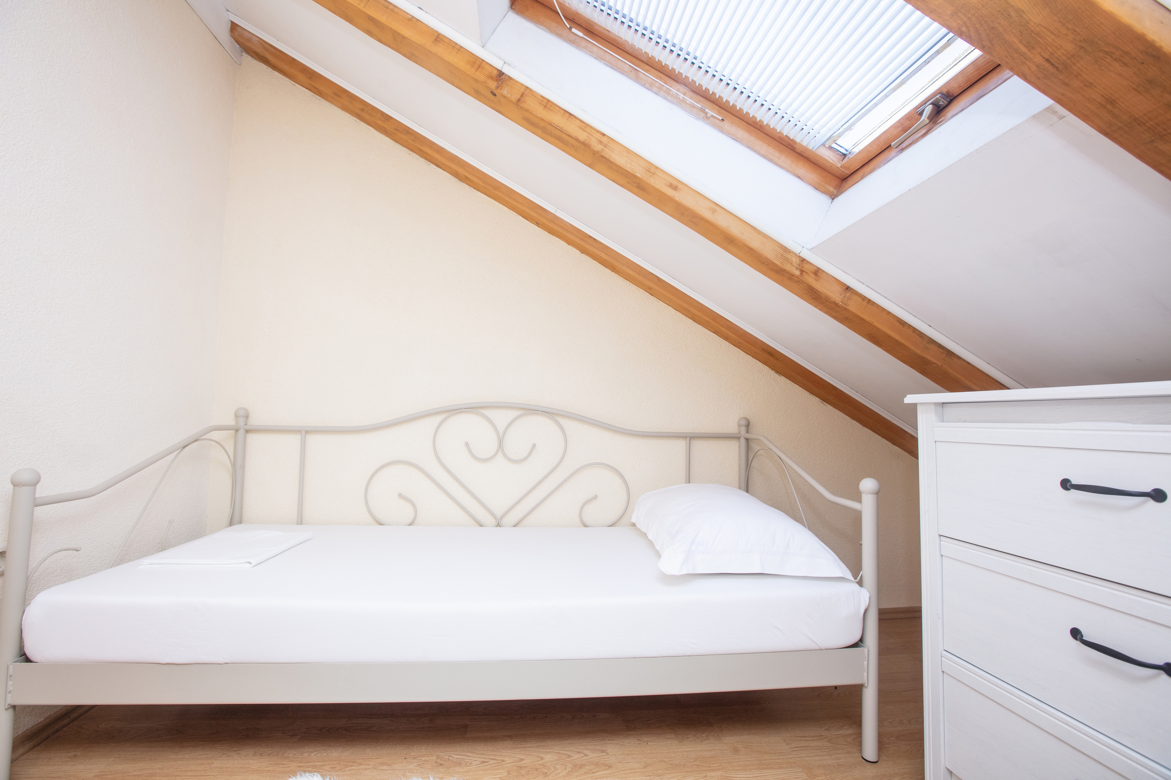 Three bedroom apartment with balcony and sea view Pirovac, Šibenik  A-c