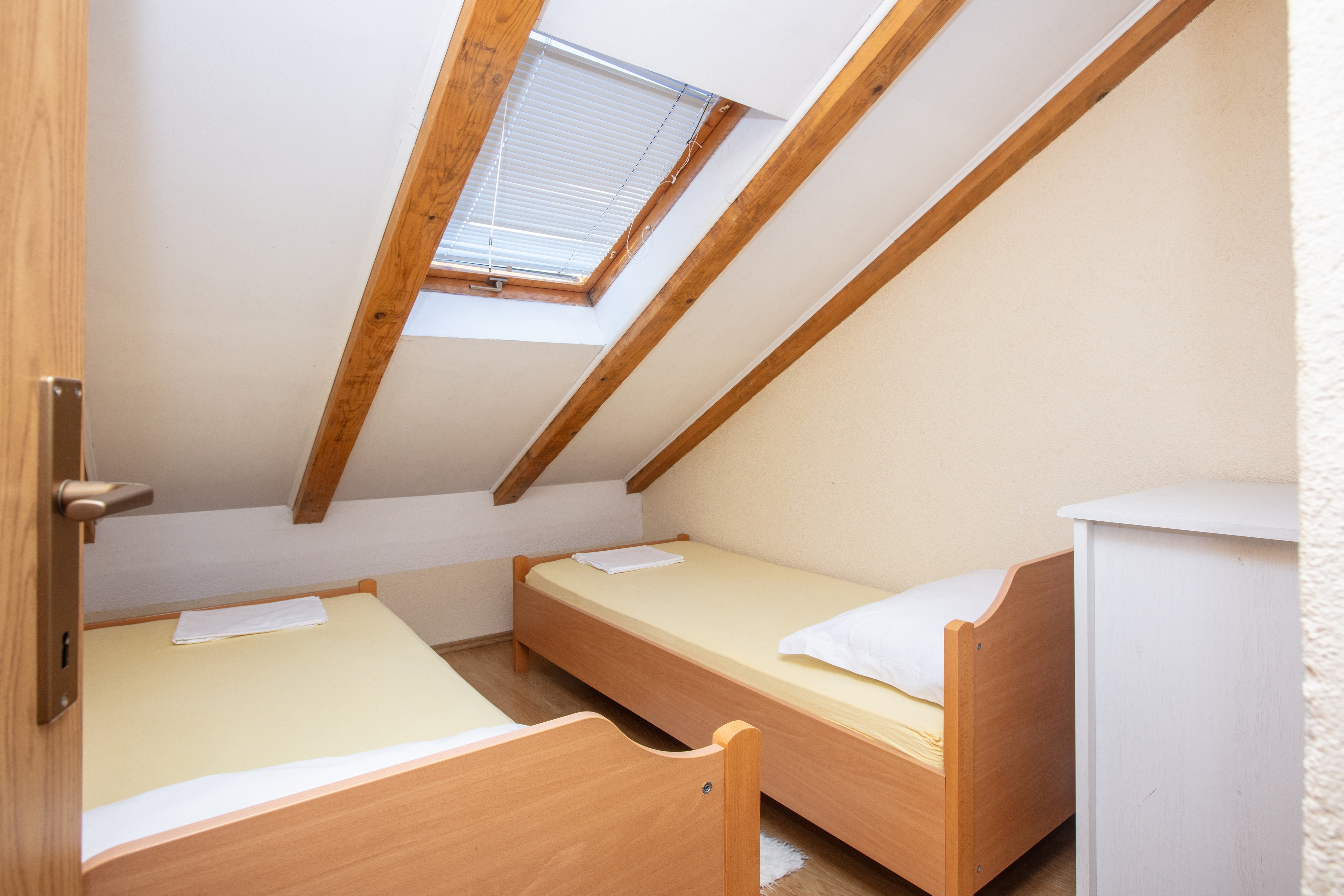 Three bedroom apartment with balcony and sea view Pirovac, Šibenik  A-c