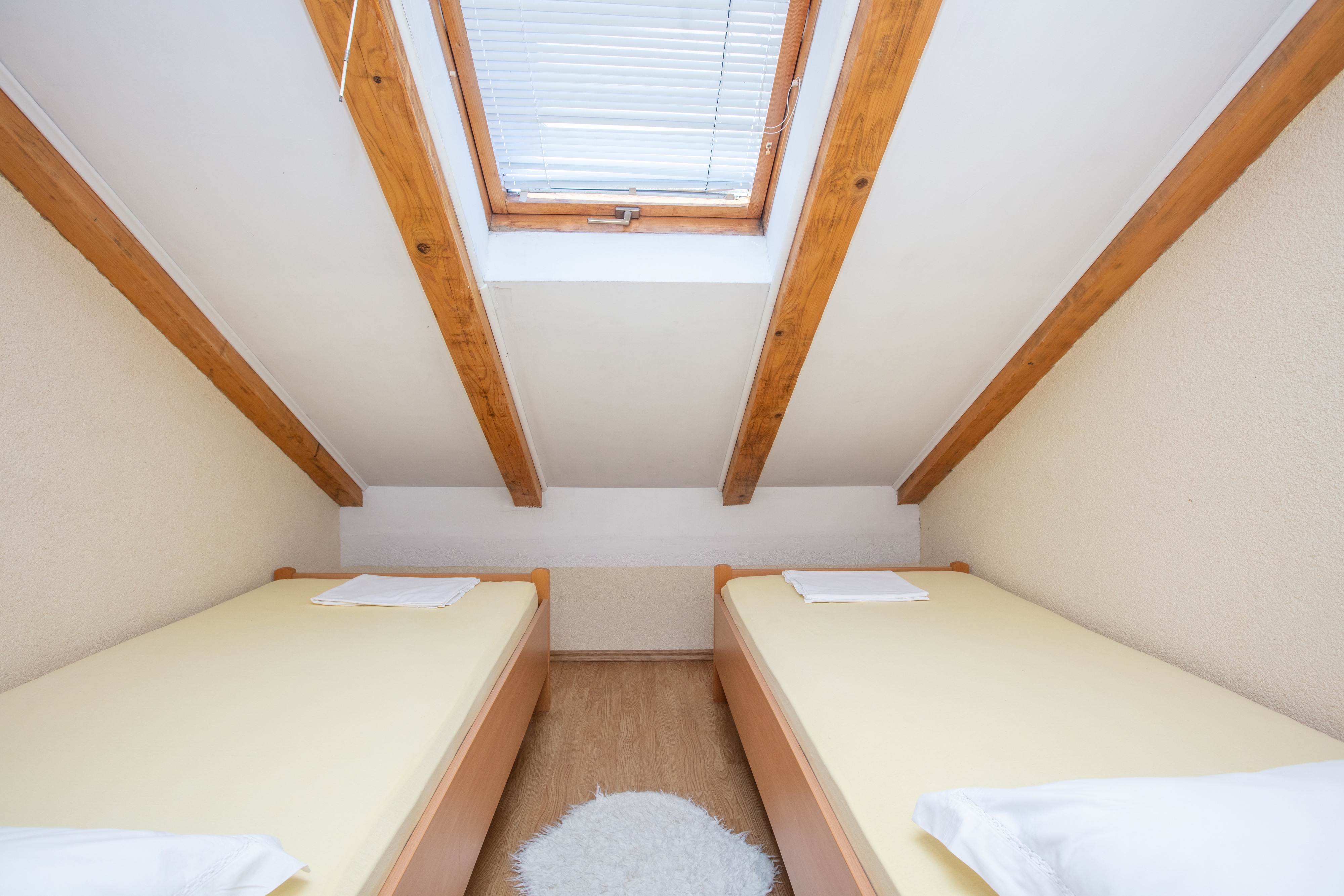 Three bedroom apartment with balcony and sea view Pirovac, Šibenik  A-c