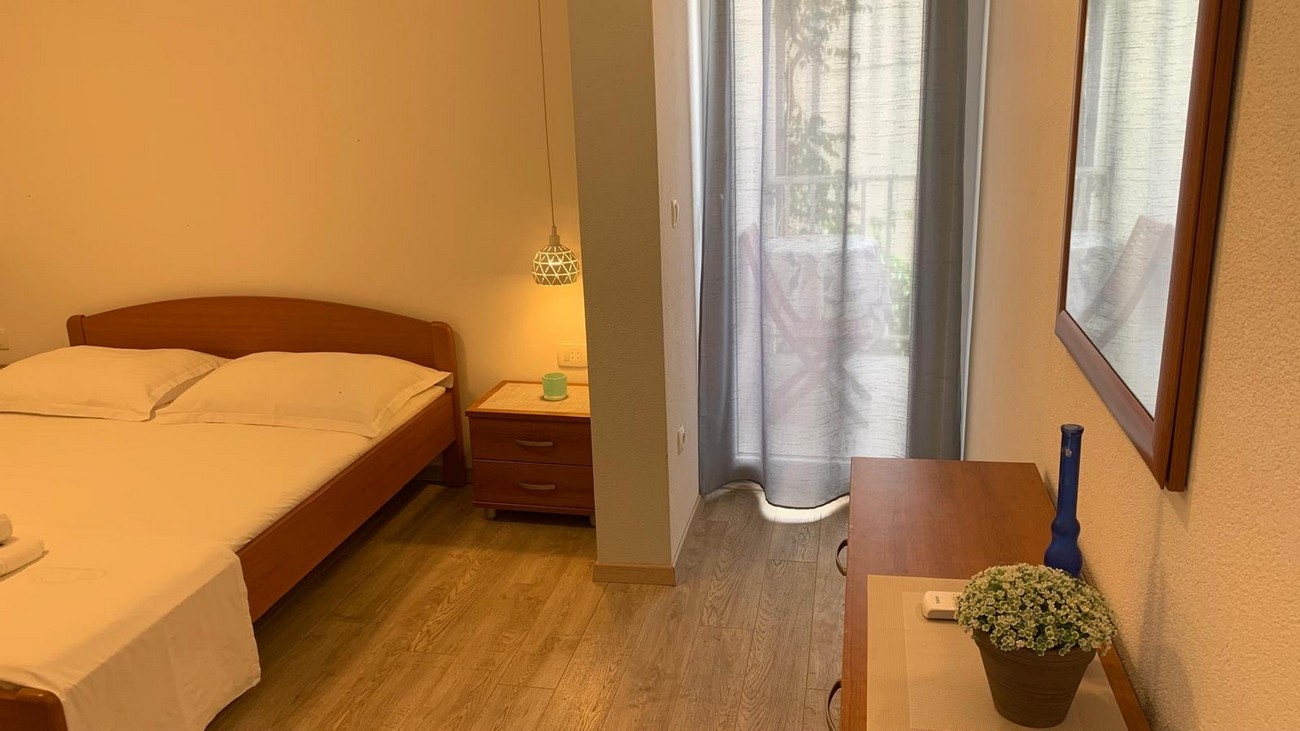 One bedroom apartment with terrace and sea view Drašnice, Makarska  A-d