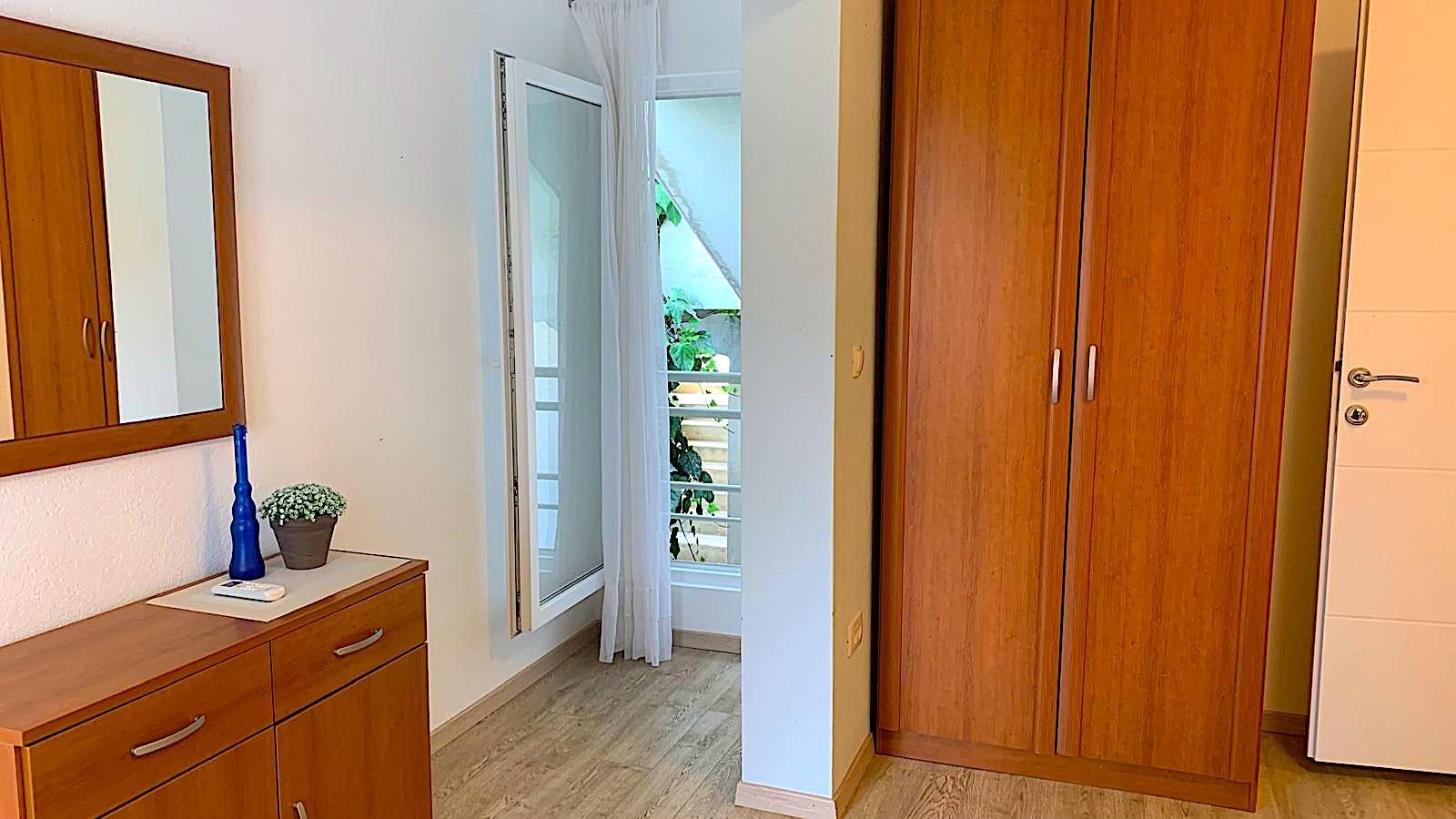 One bedroom apartment with terrace and sea view Drašnice, Makarska  A-d