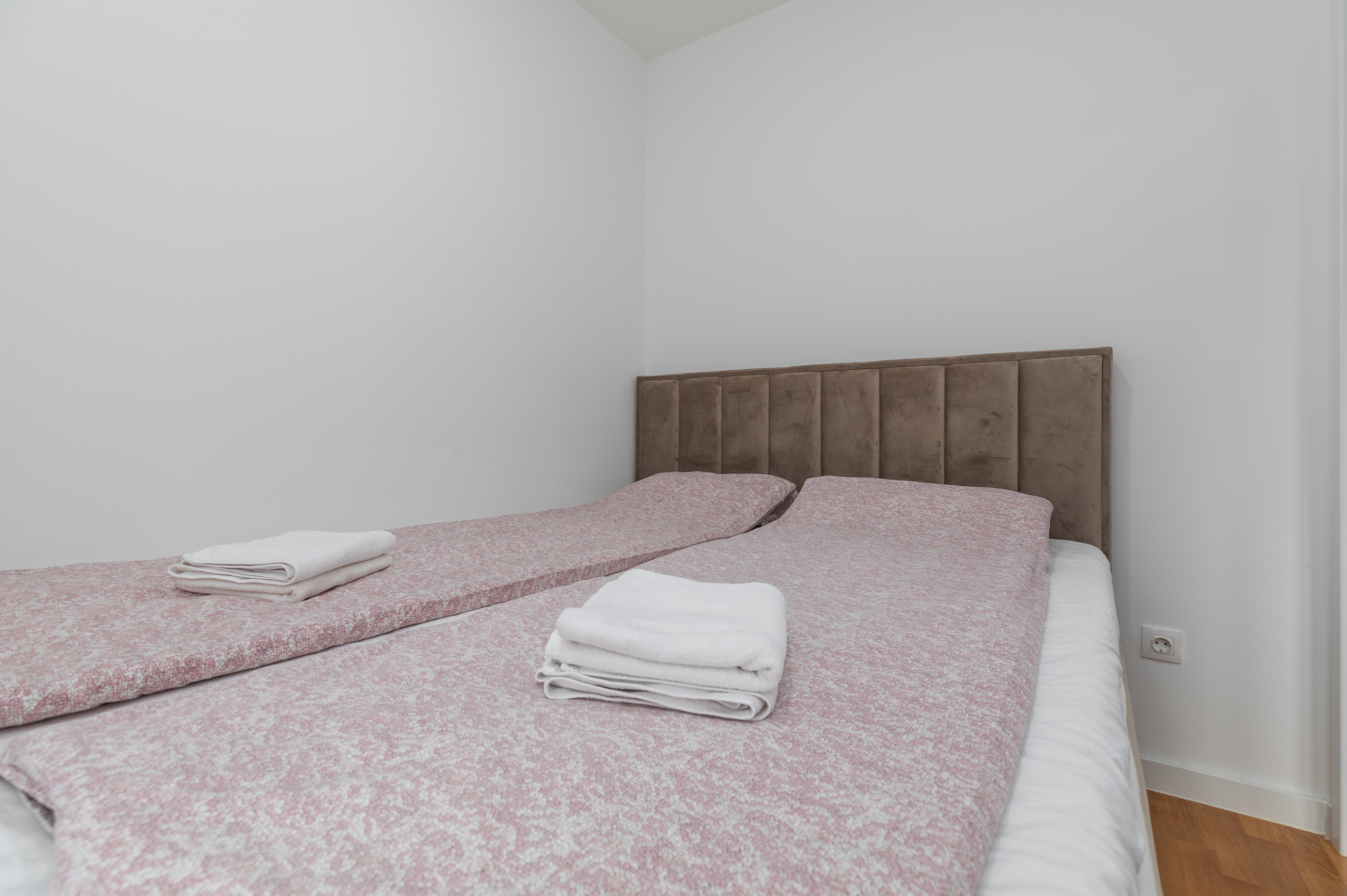 One bedroom apartment with balcony Zagreb  A-a