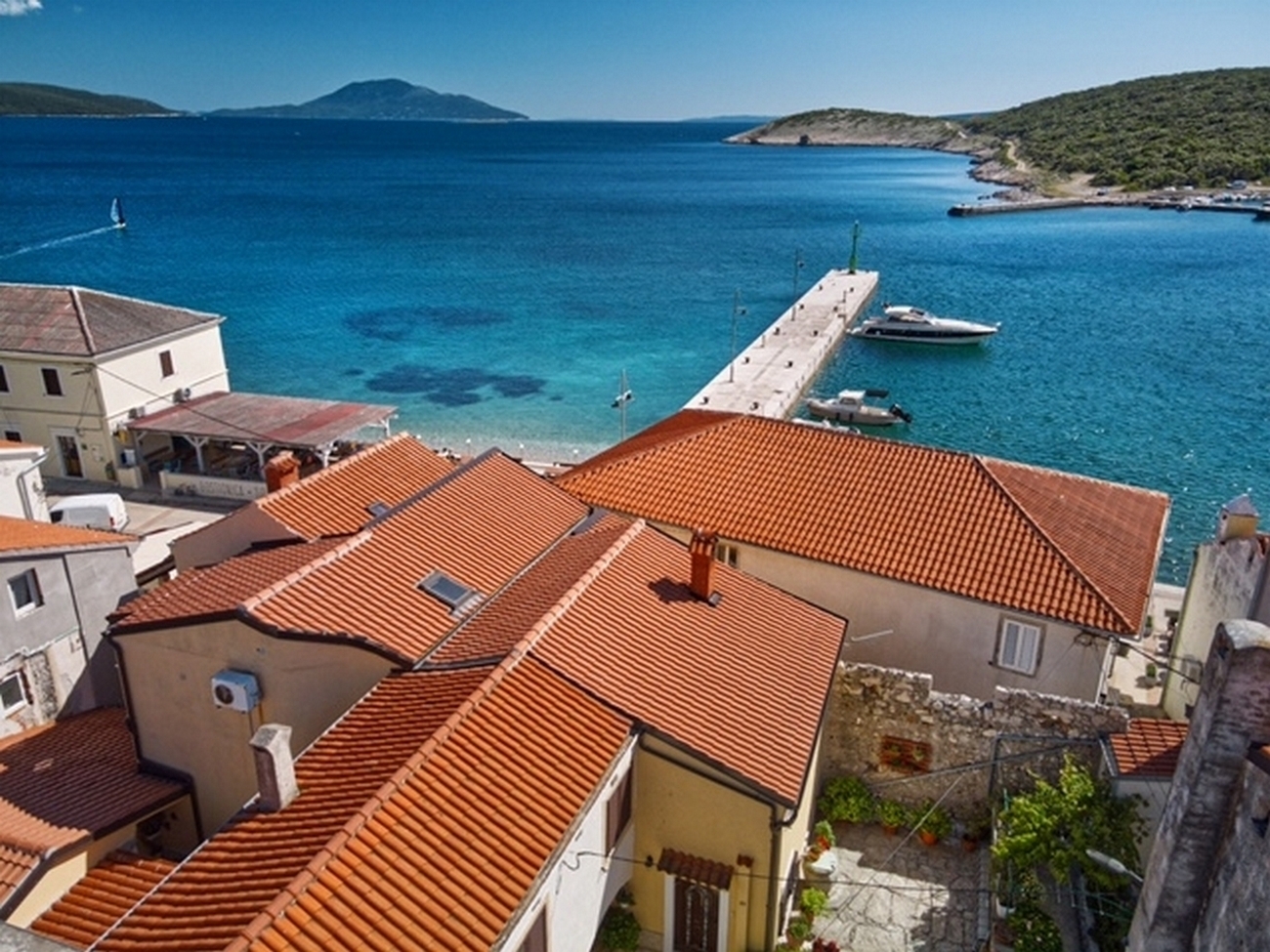 One bedroom apartment near beach Martinšćica, Cres (A-22582-a) One bedroom apartment near beach Martinšćica, Cres (A-22582-a)