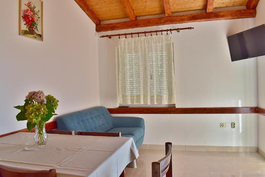 Two bedroom apartment with balcony and sea view Lopar (Rab) (A-22583-c) Two bedroom apartment with balcony and sea view Lopar (Rab) (A-22583-c)