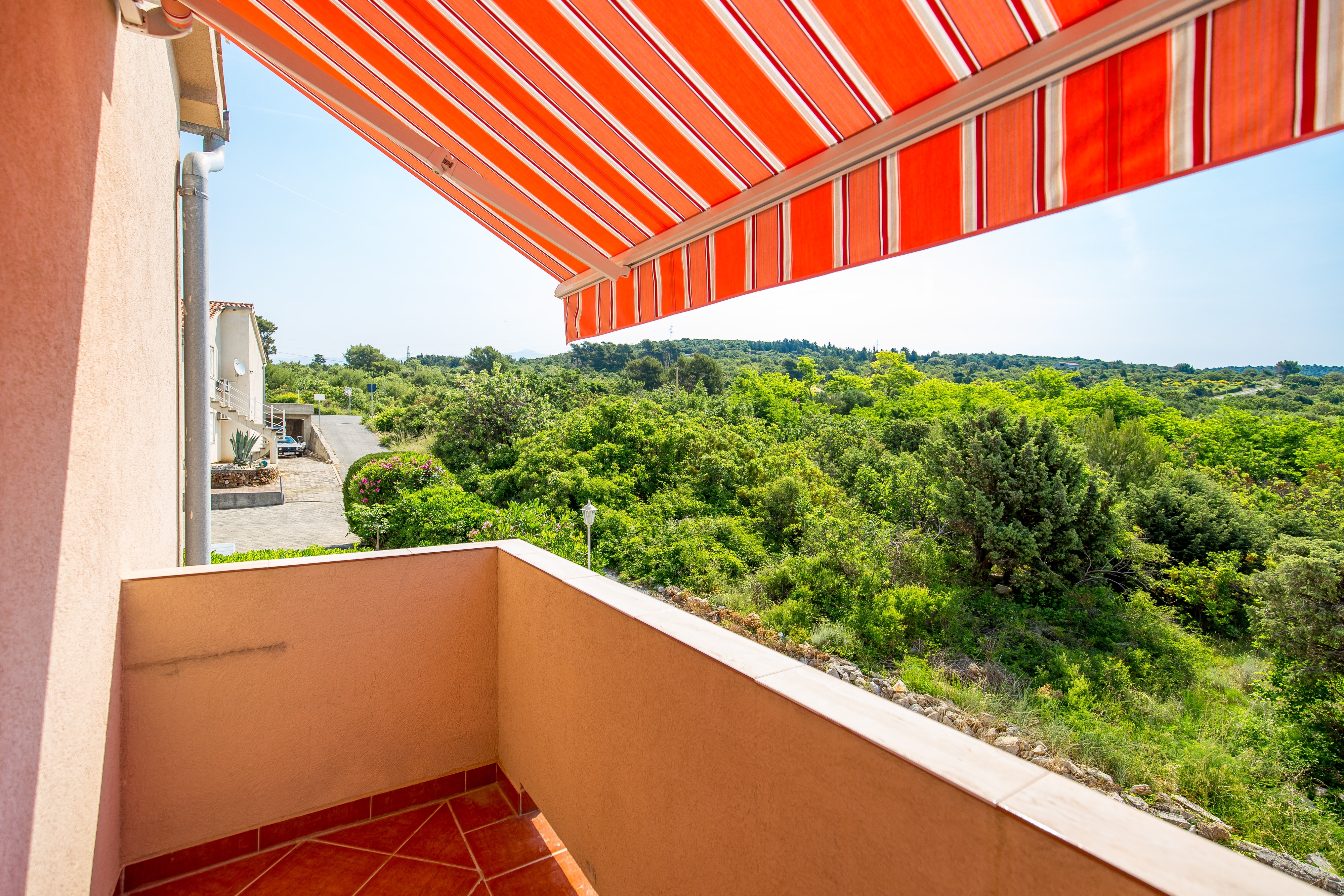 One bedroom apartment with terrace and sea view Barbat, Rab  A-a