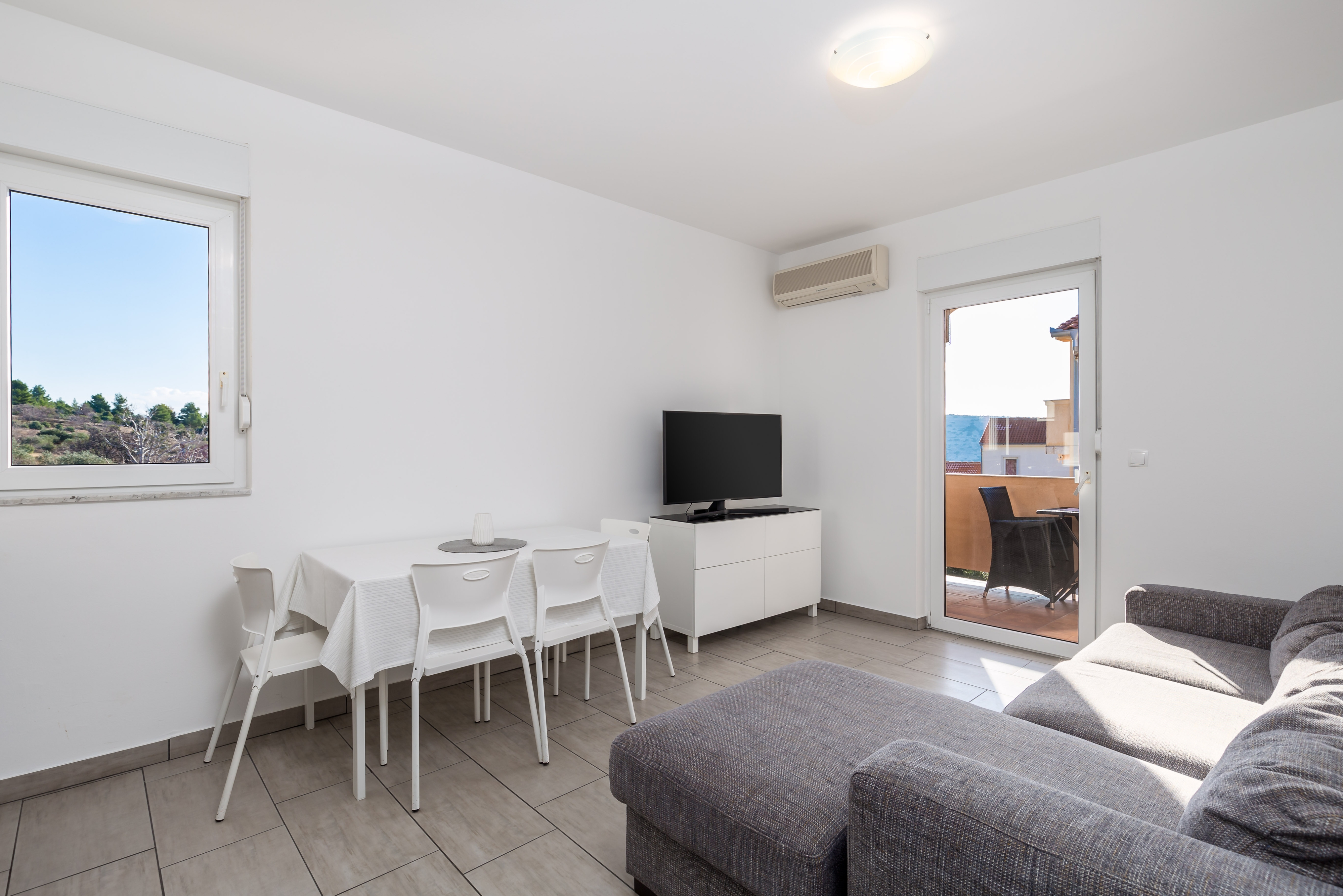 One bedroom apartment with terrace and sea view Barbat, Rab (A-22584-a) One bedroom apartment with terrace and sea view Barbat, Rab (A-22584-a)