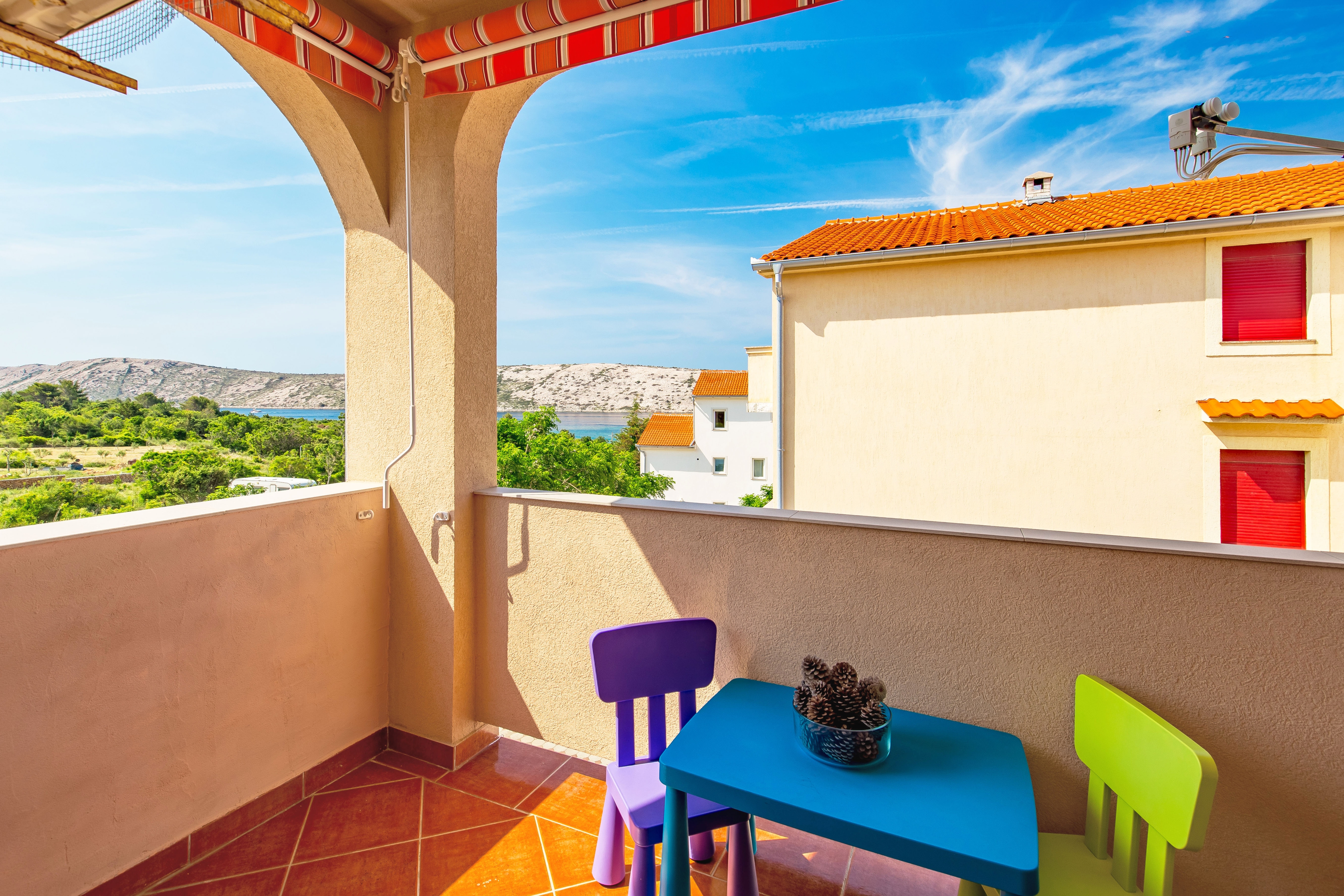 One bedroom apartment with terrace and sea view Barbat, Rab  A-a