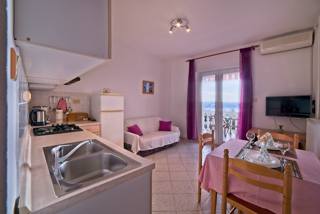One bedroom apartment with balcony and sea view Supetarska Draga - Gonar, Rab (A-22586-b) One bedroom apartment with balcony and sea view Supetarska Draga - Gonar, Rab (A-22586-b)