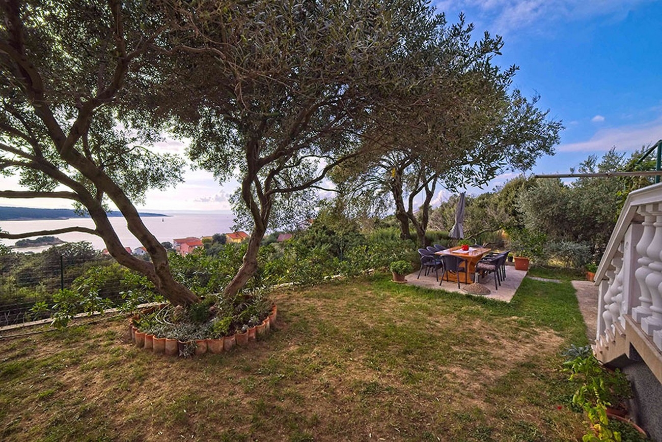 One bedroom apartment with balcony and sea view Supetarska Draga - Gonar, Rab (A-22586-a) One bedroom apartment with balcony and sea view Supetarska Draga - Gonar, Rab (A-22586-a)