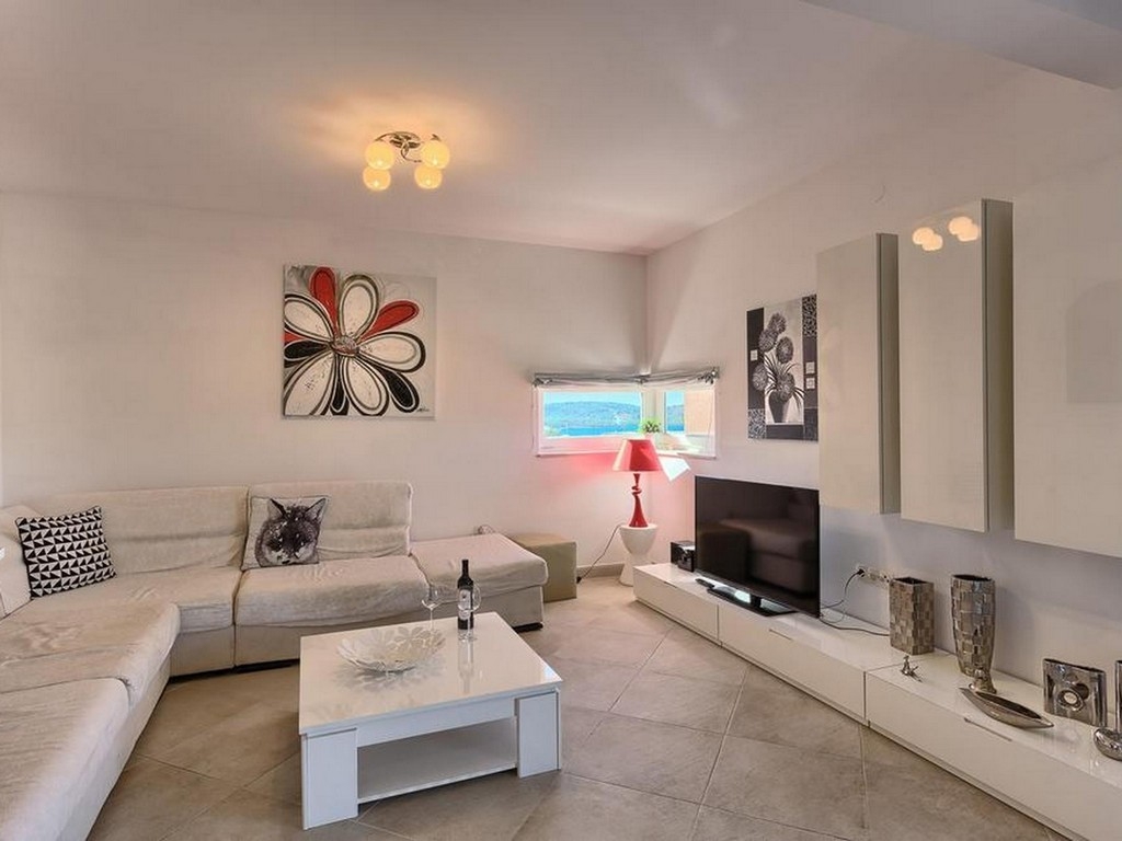 Three bedroom apartment with terrace and sea view Okrug Gornji, Čiovo (A-22587-a) Three bedroom apartment with terrace and sea view Okrug Gornji, Čiovo (A-22587-a)