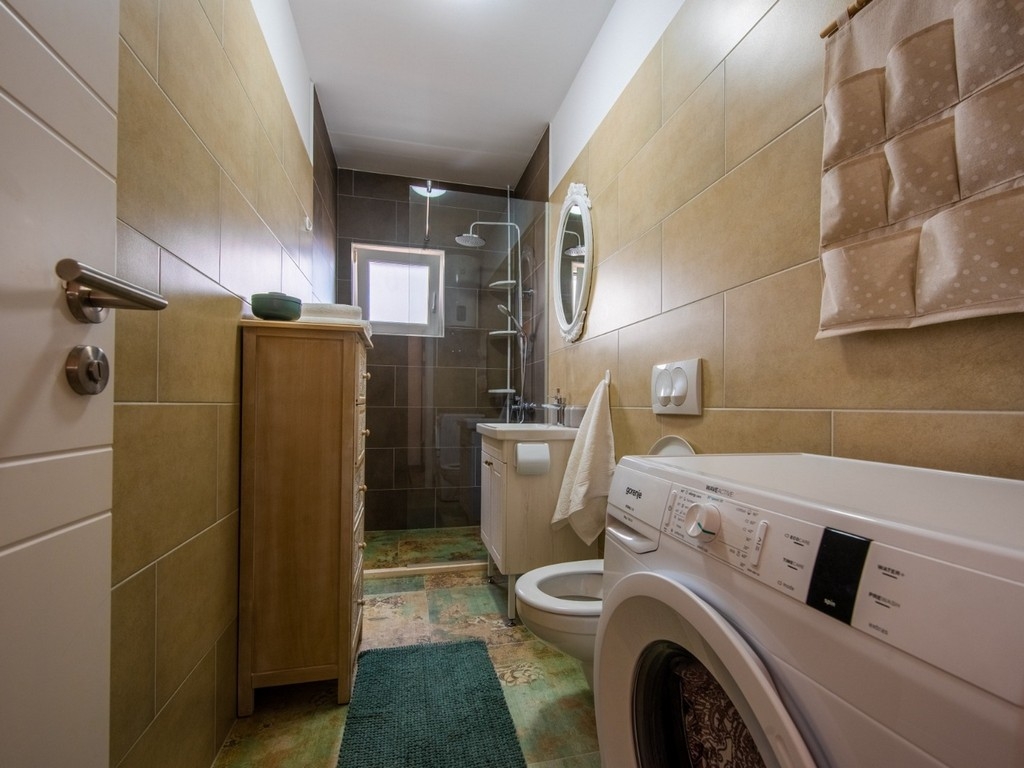 Three bedroom apartment with terrace Kaštel Gomilica, Kaštela  A-a