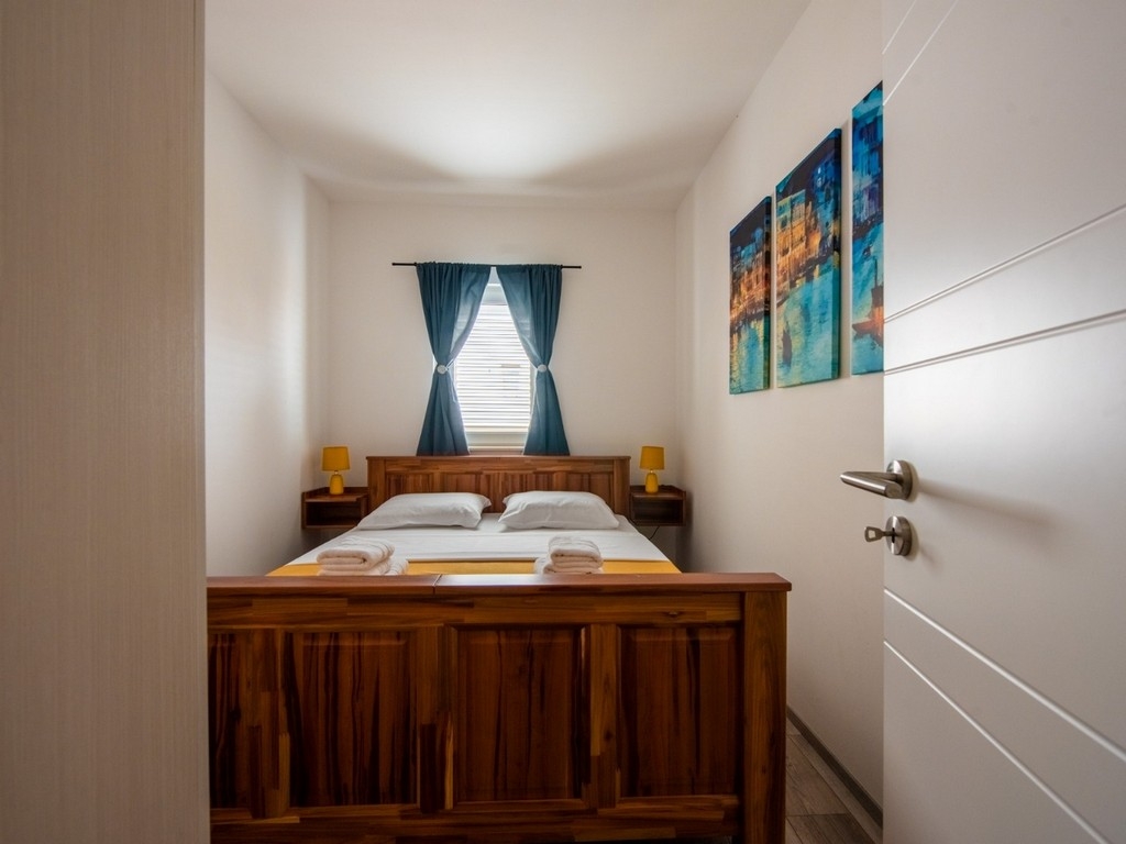 Three bedroom apartment with terrace Kaštel Gomilica, Kaštela  A-a