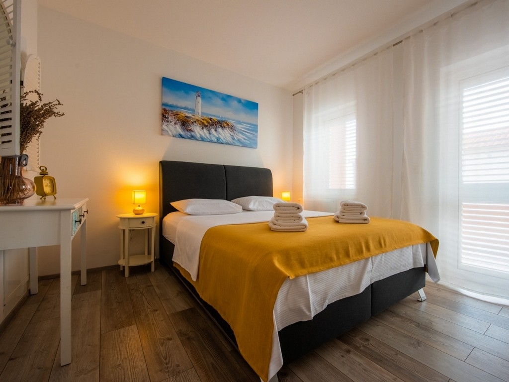 Three bedroom apartment with terrace Kaštel Gomilica, Kaštela  A-a