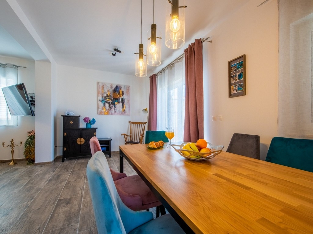 Three bedroom apartment with terrace Kaštel Gomilica, Kaštela  A-a
