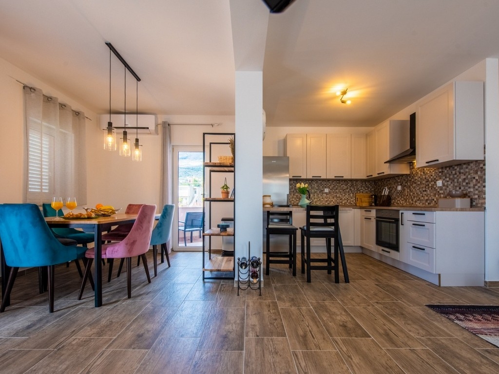 Three bedroom apartment with terrace Kaštel Gomilica, Kaštela  A-a