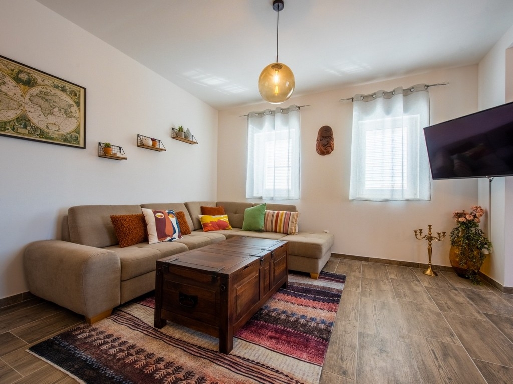 Three bedroom apartment with terrace Kaštel Gomilica, Kaštela  A-a