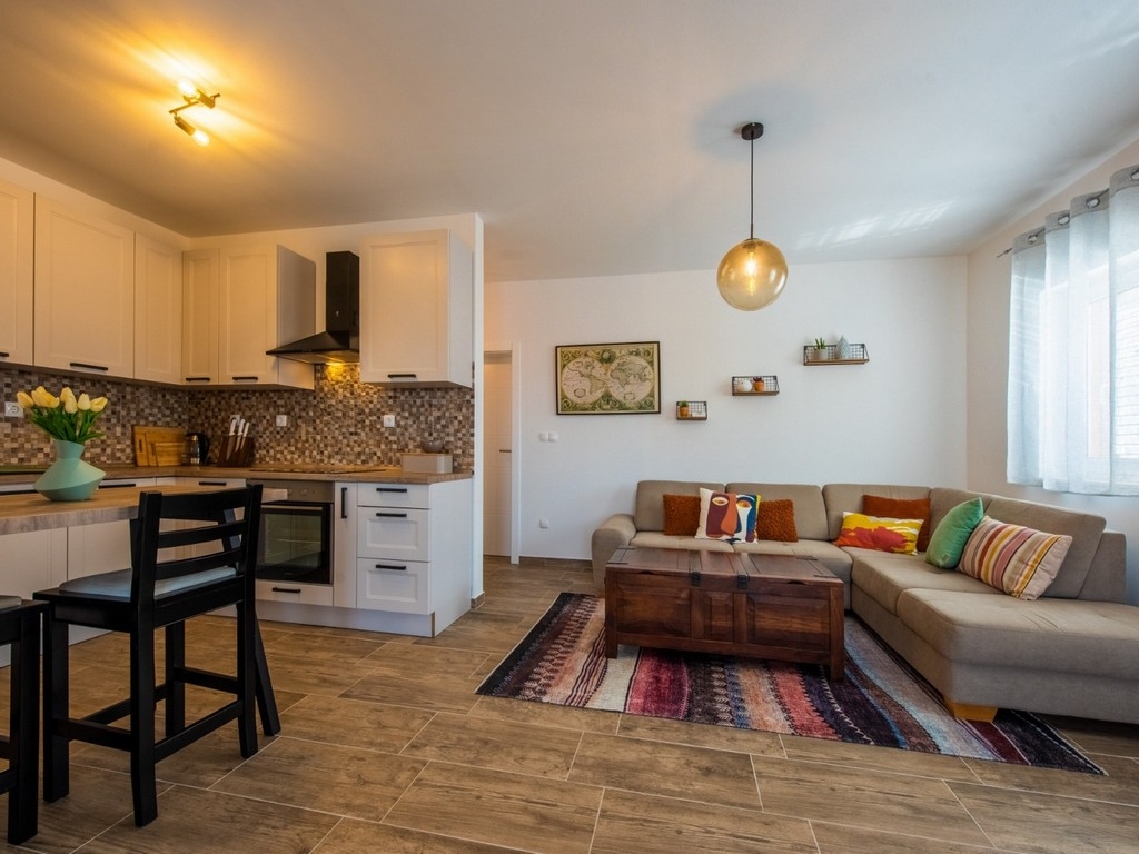 Three bedroom apartment with terrace Kaštel Gomilica, Kaštela  A-a