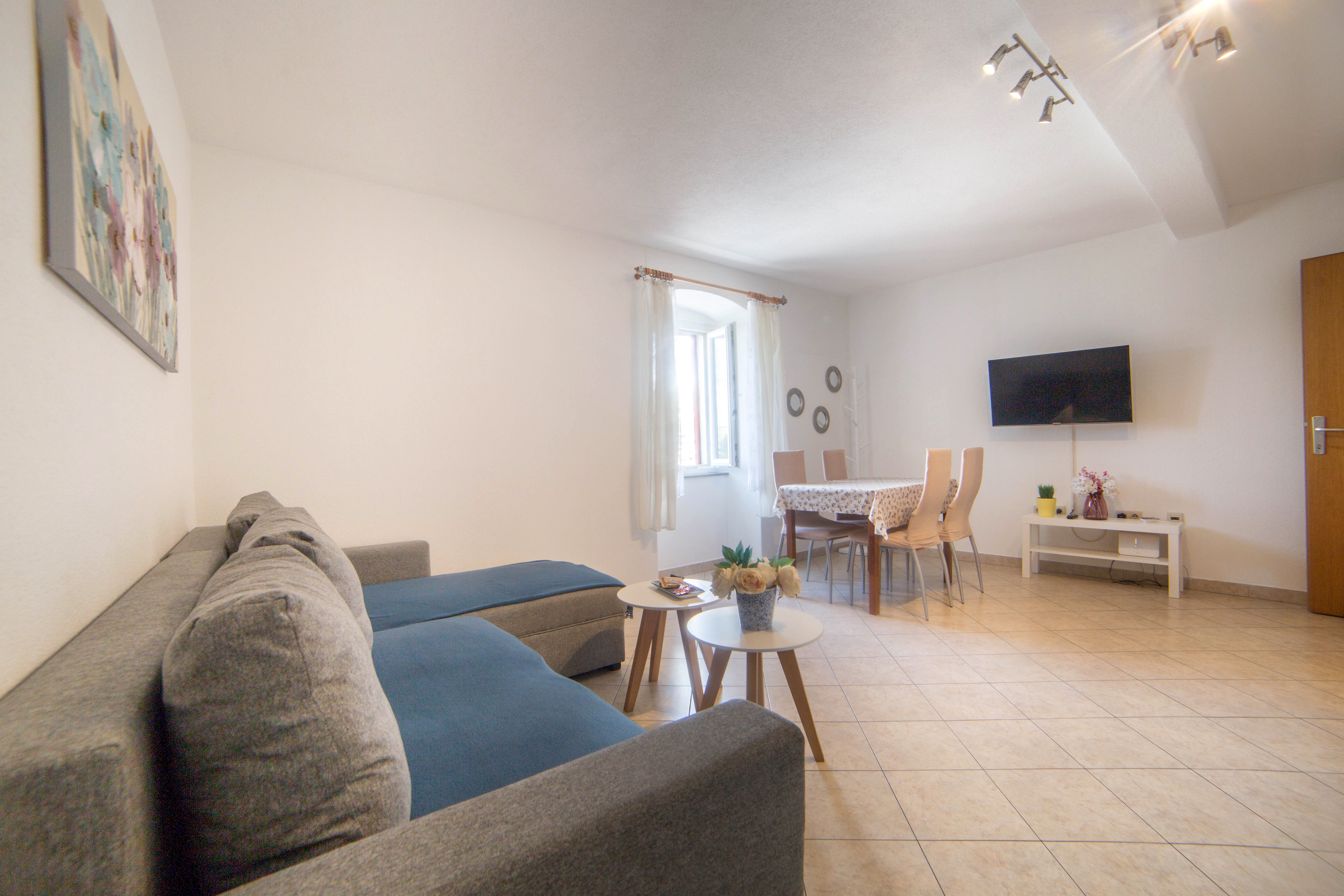 One bedroom apartment with air-conditioning Trogir (A-22597-a) One bedroom apartment with air-conditioning Trogir (A-22597-a)