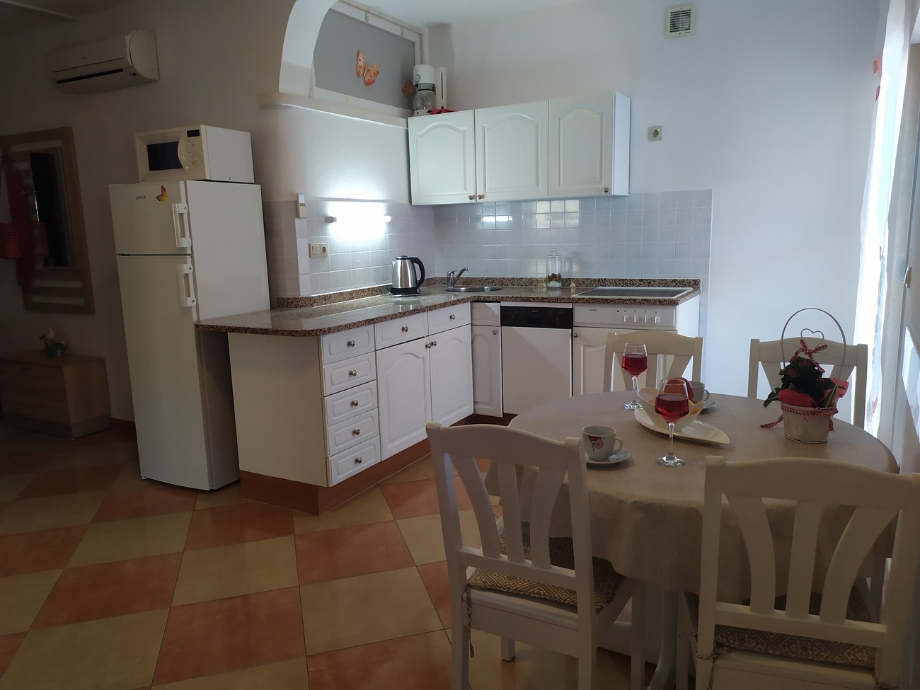 Two bedroom apartment with balcony and sea view Duće, Omiš (A-22598-a) Two bedroom apartment with balcony and sea view Duće, Omiš (A-22598-a)