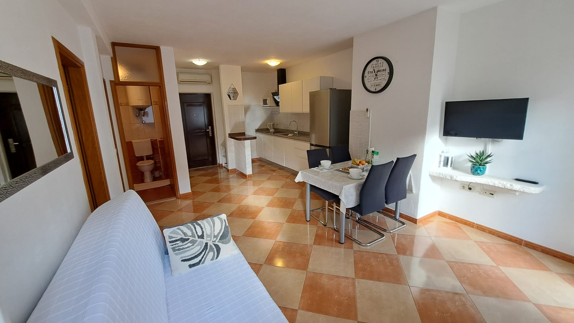 Two bedroom apartment with balcony and sea view Duće, Omiš (A-22598-b)