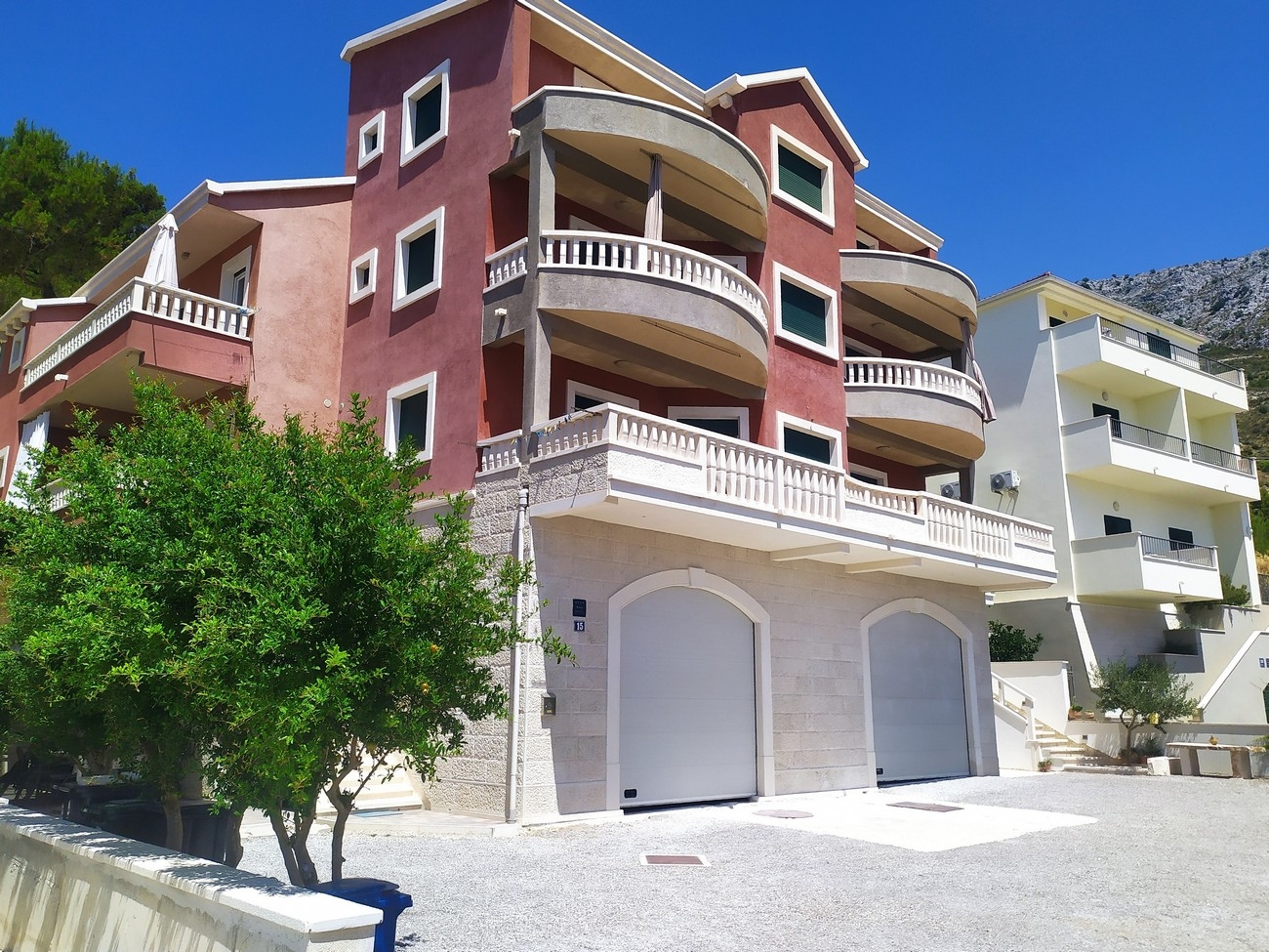 Dvosobni apartman s balkonom i pogledom na more Duće, Omiš  A-b