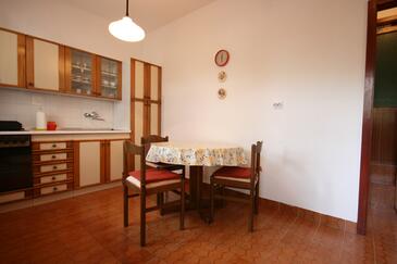 Dining room Povljana, Dining room in the apartment, WiFi.