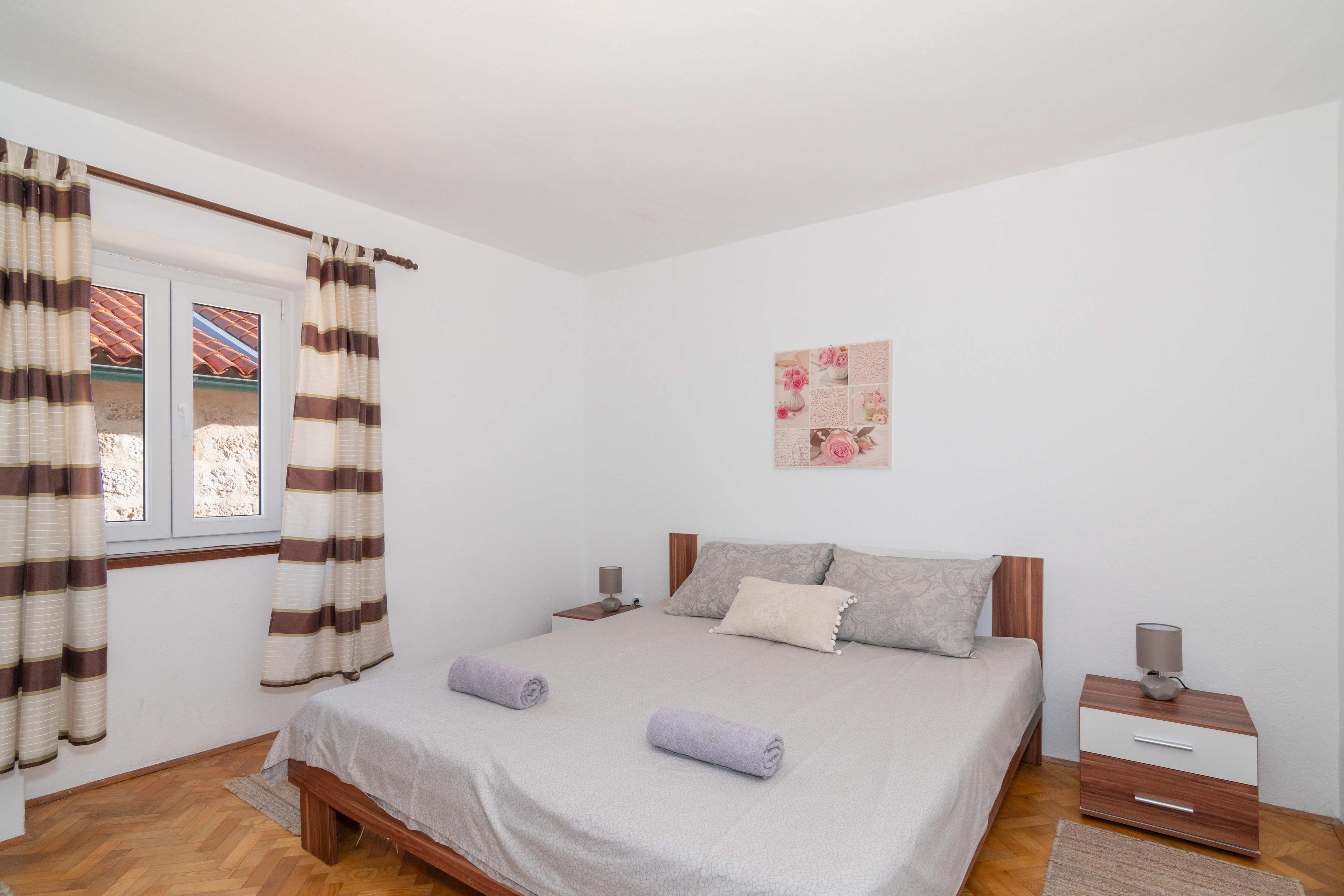 Comfortable and spacious house with terrace and sea view Pag  K