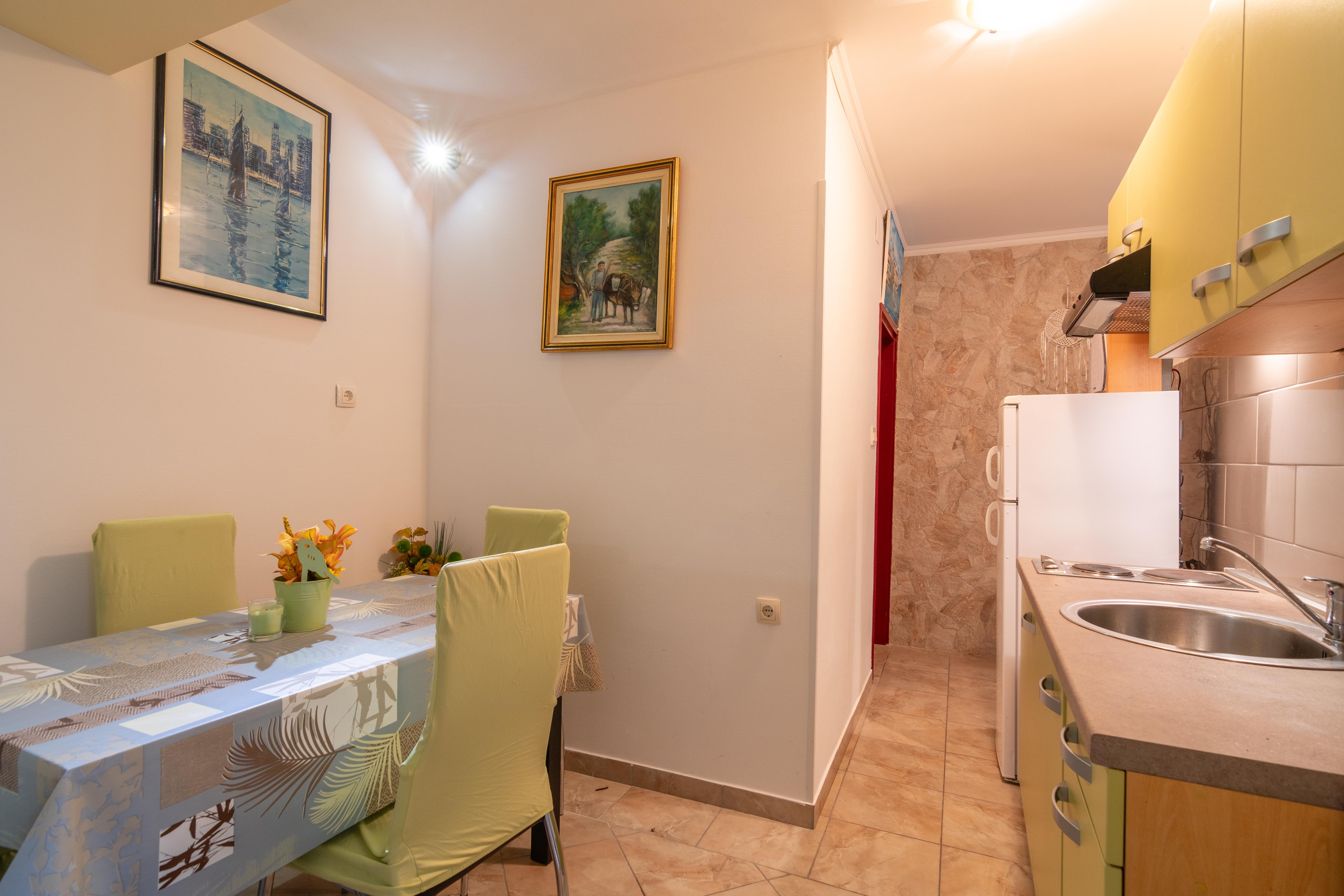 Comfortable and spacious house with terrace and sea view Pag  K