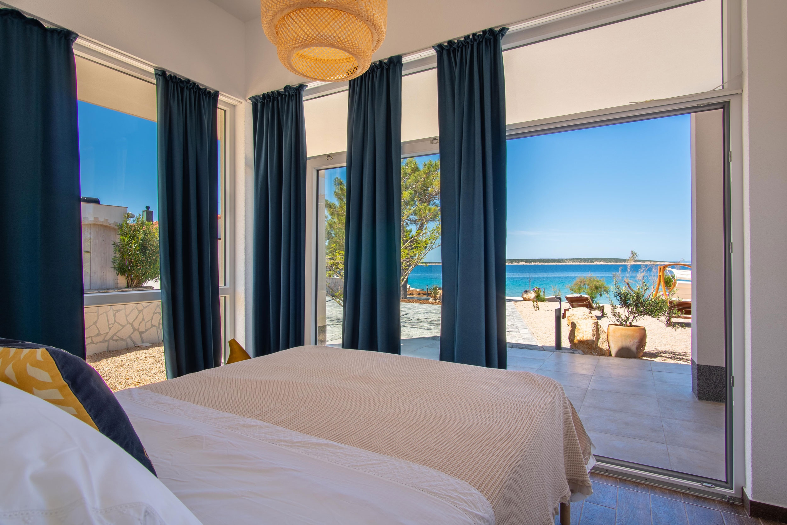 Four bedroom house near beach Mandre, Pag  K