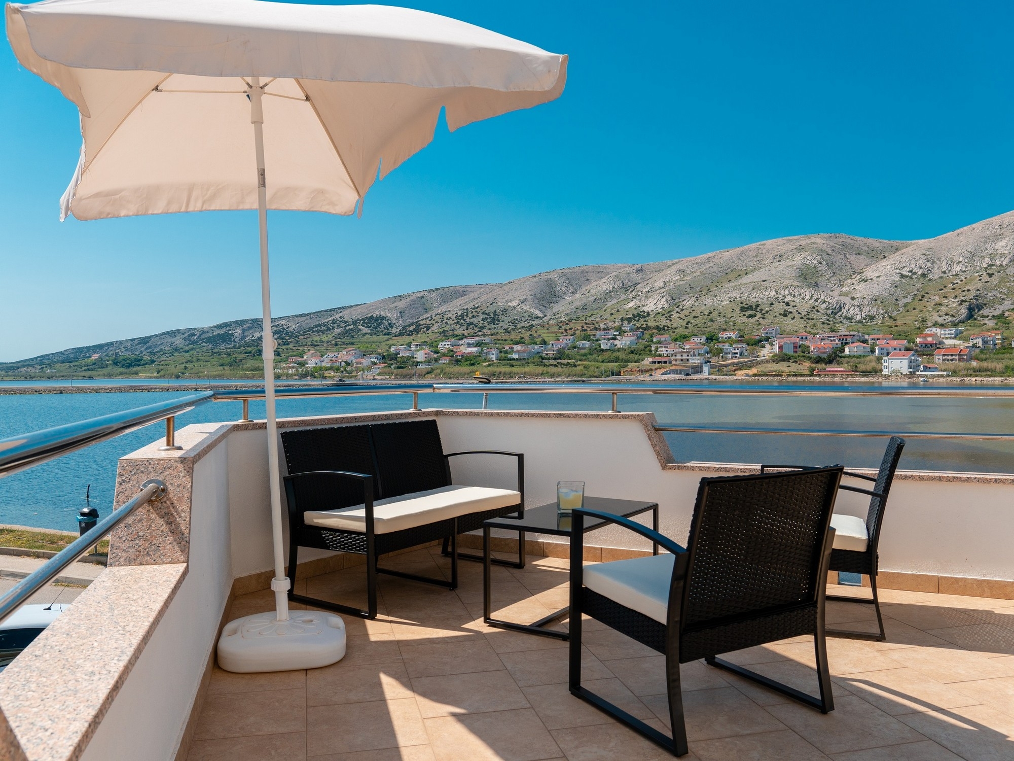 Two bedroom apartment with terrace and sea view Pag  A-a