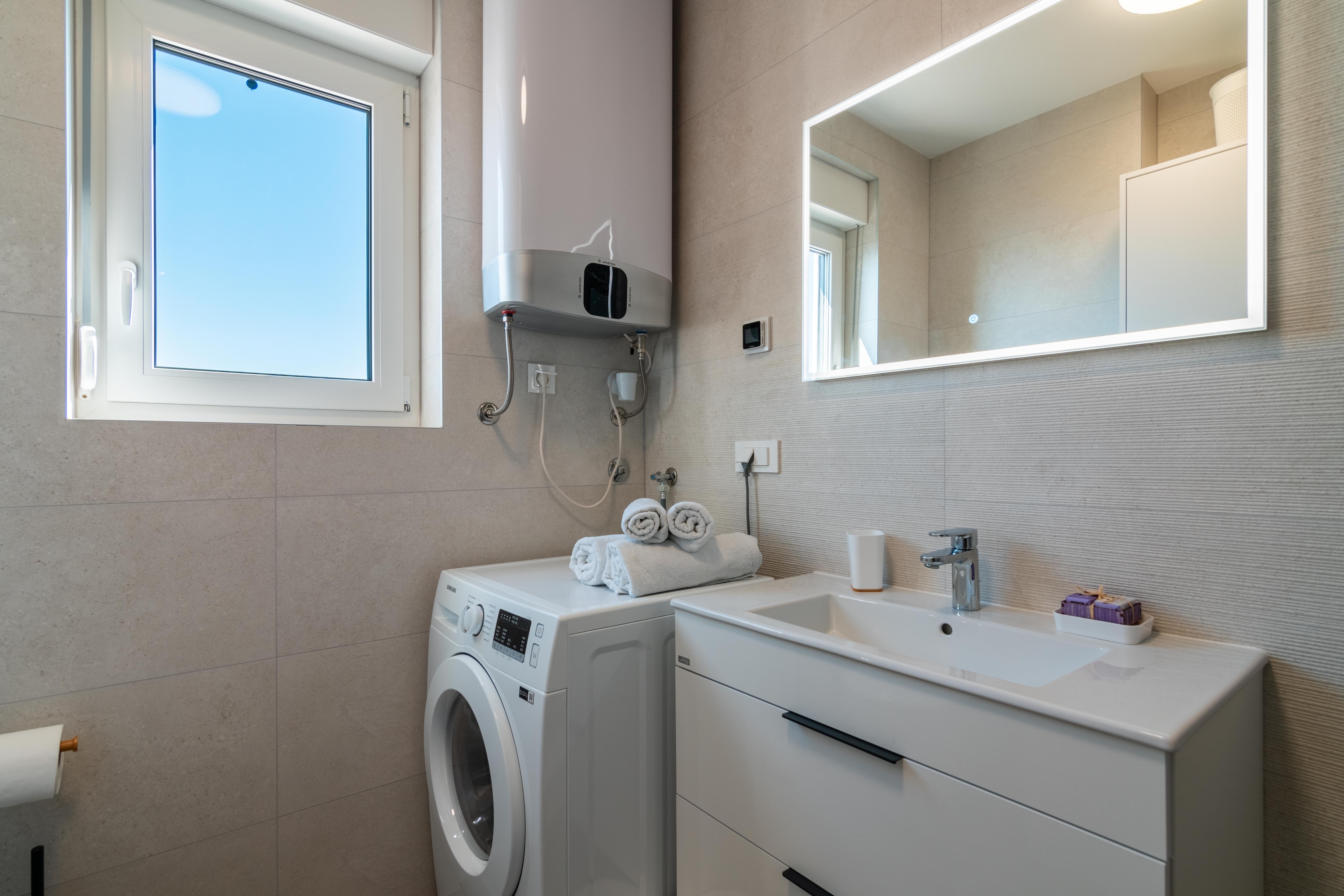 Two bedroom apartment with terrace and sea view Mandre, Pag  A-a
