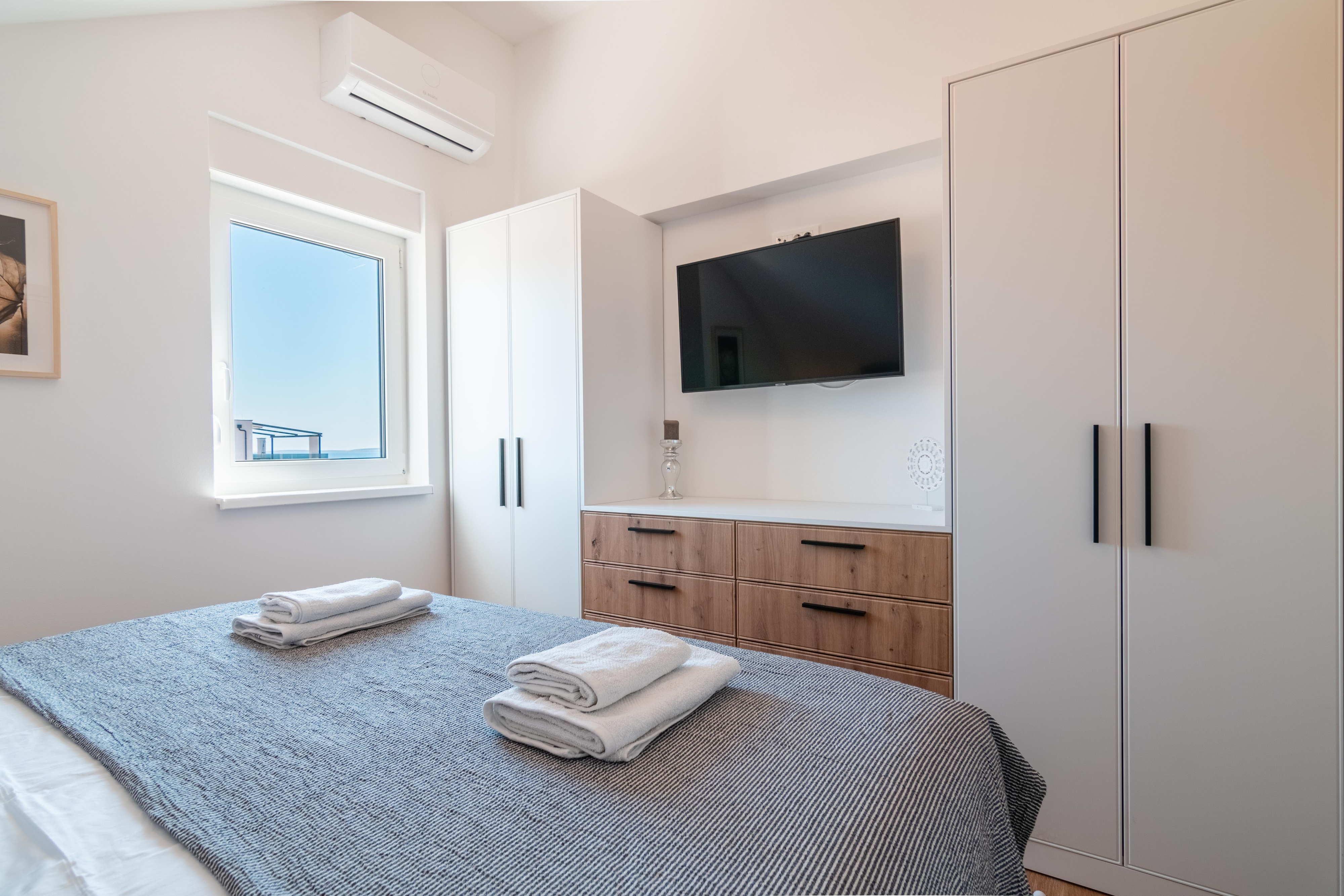 Two bedroom apartment with terrace and sea view Mandre, Pag  A-a