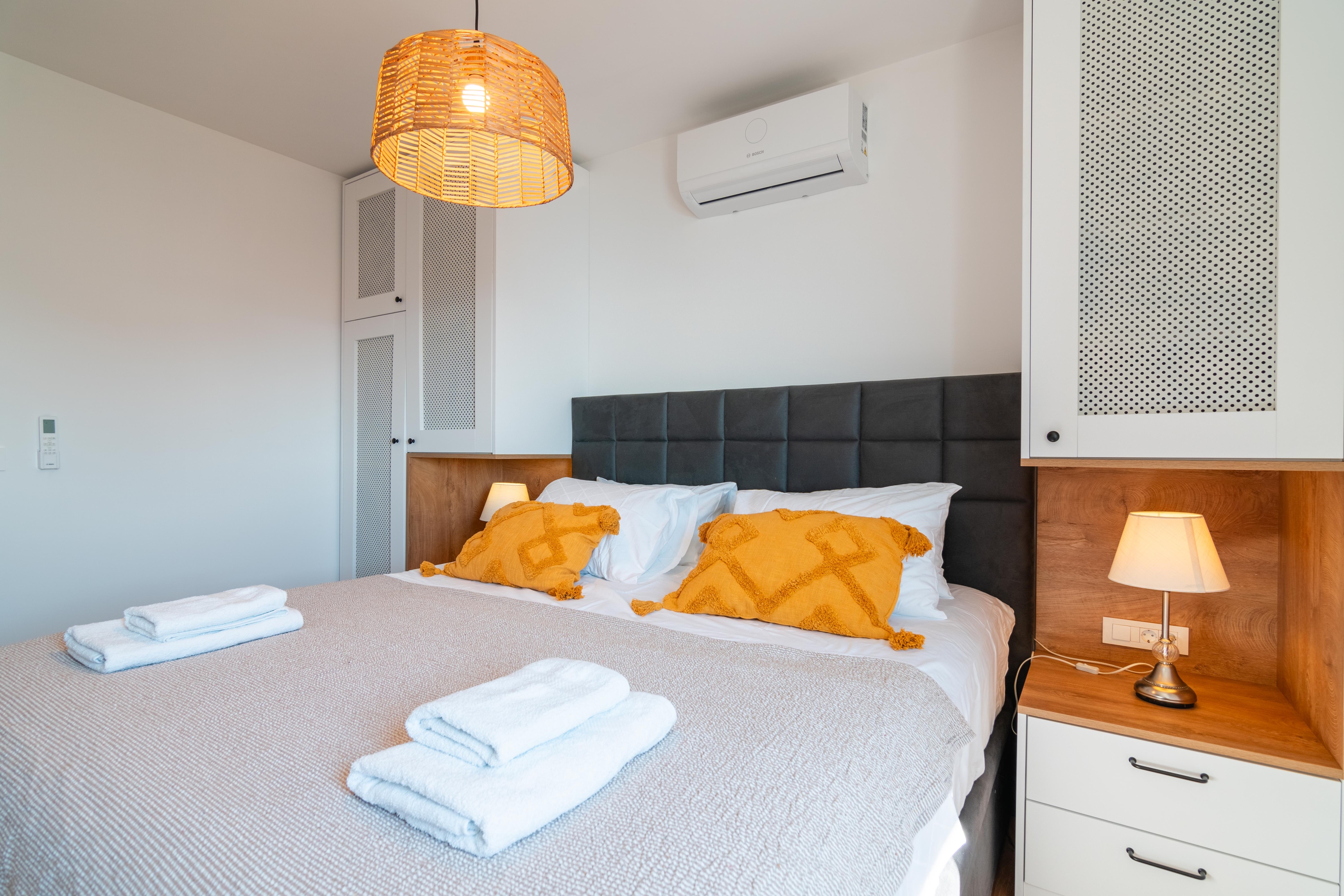 Two bedroom apartment with terrace and sea view Mandre, Pag  A-a