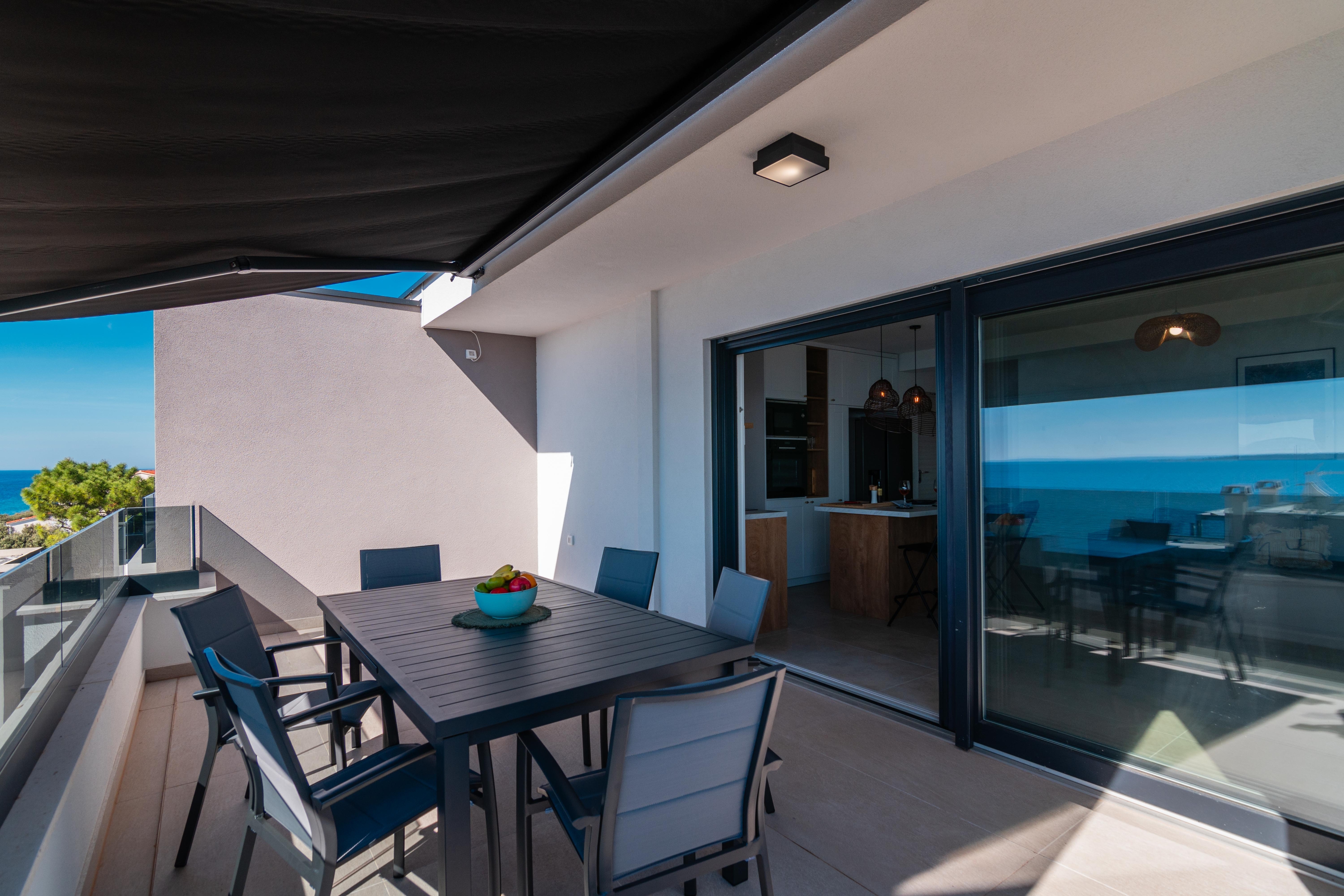 Two bedroom apartment with terrace and sea view Mandre, Pag  A-a