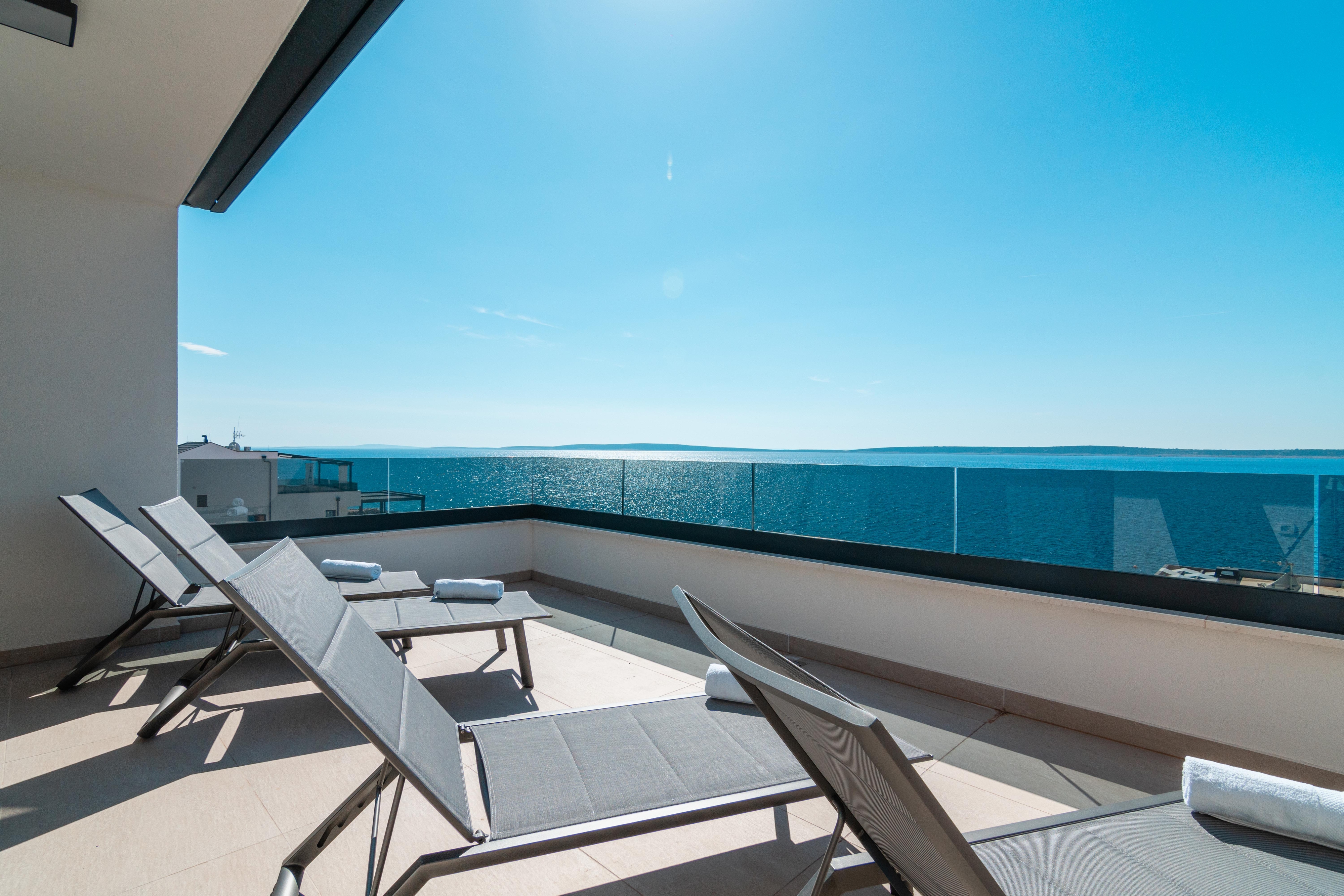Two bedroom apartment with terrace and sea view Mandre, Pag  A-a