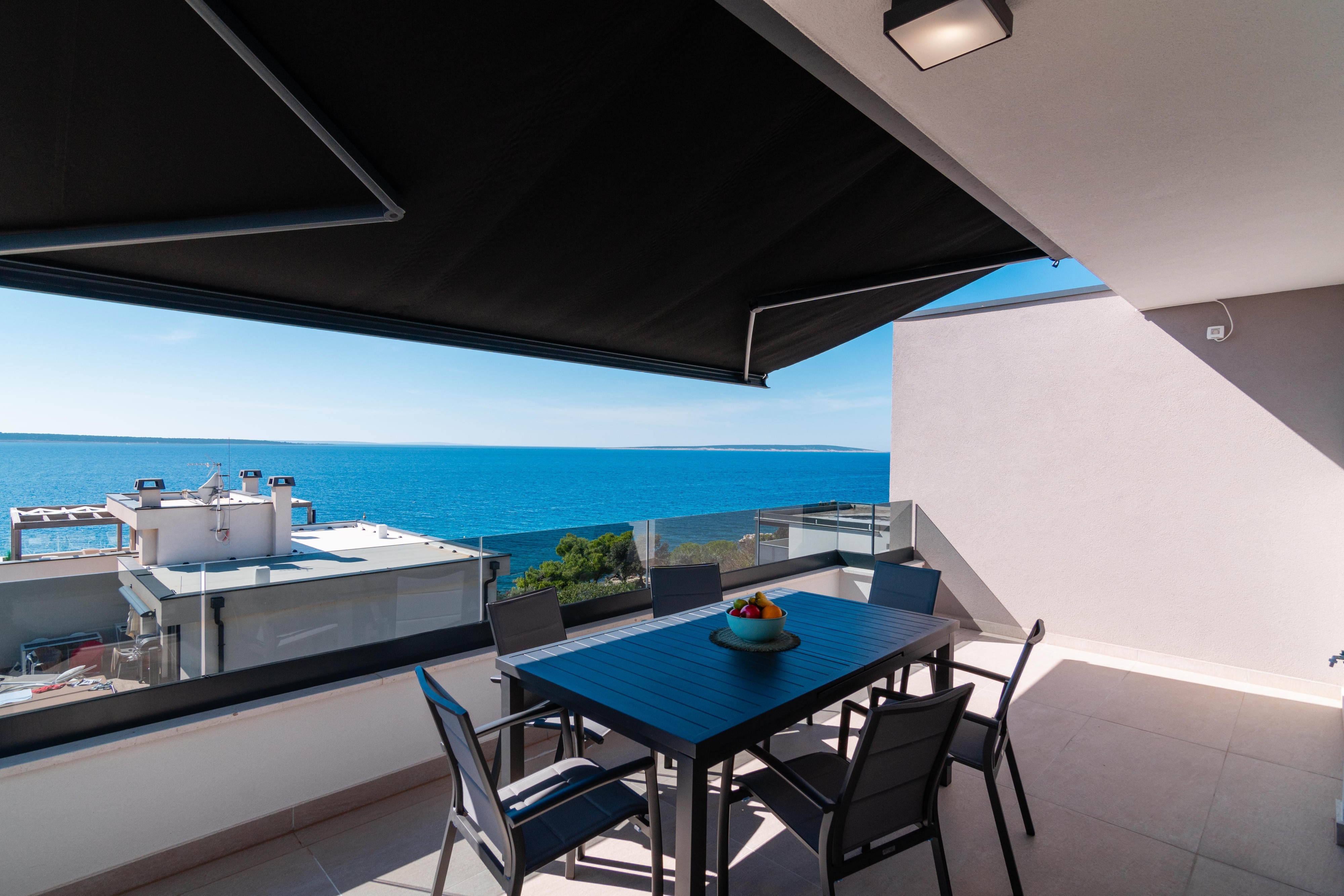 Two bedroom apartment with terrace and sea view Mandre, Pag  A-a