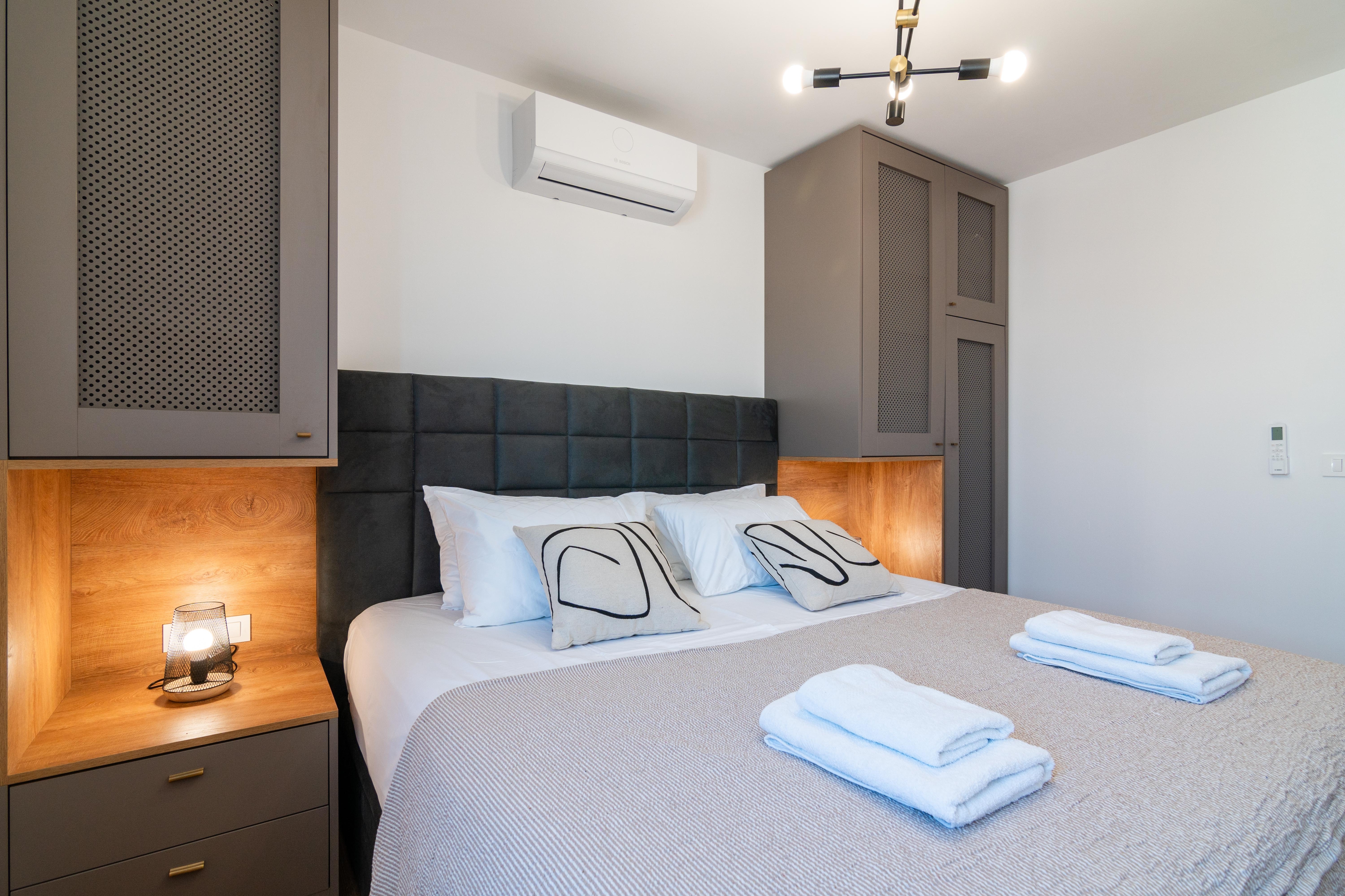 Two bedroom apartment with terrace and sea view Mandre, Pag  A-b