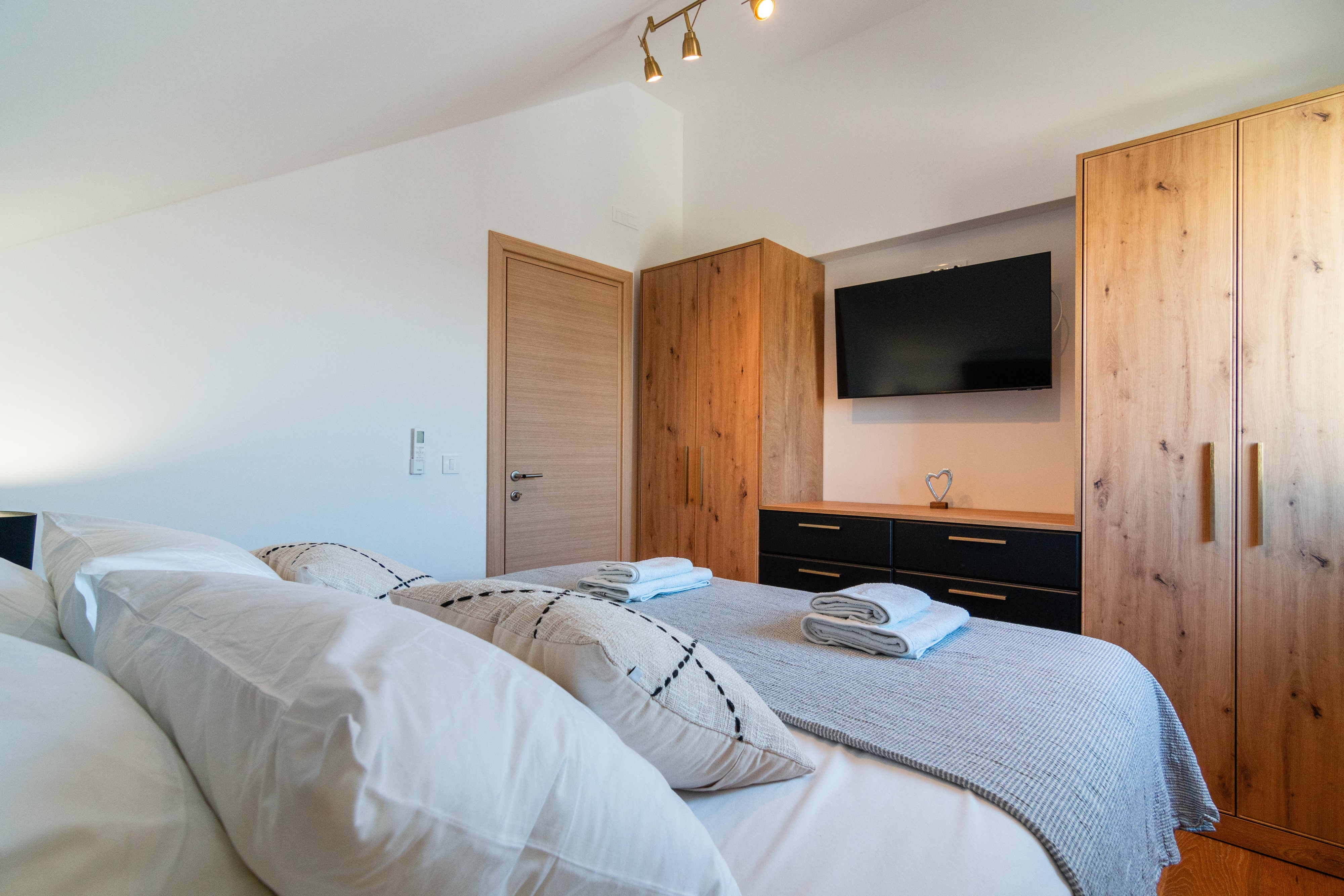 Two bedroom apartment with terrace and sea view Mandre, Pag  A-b