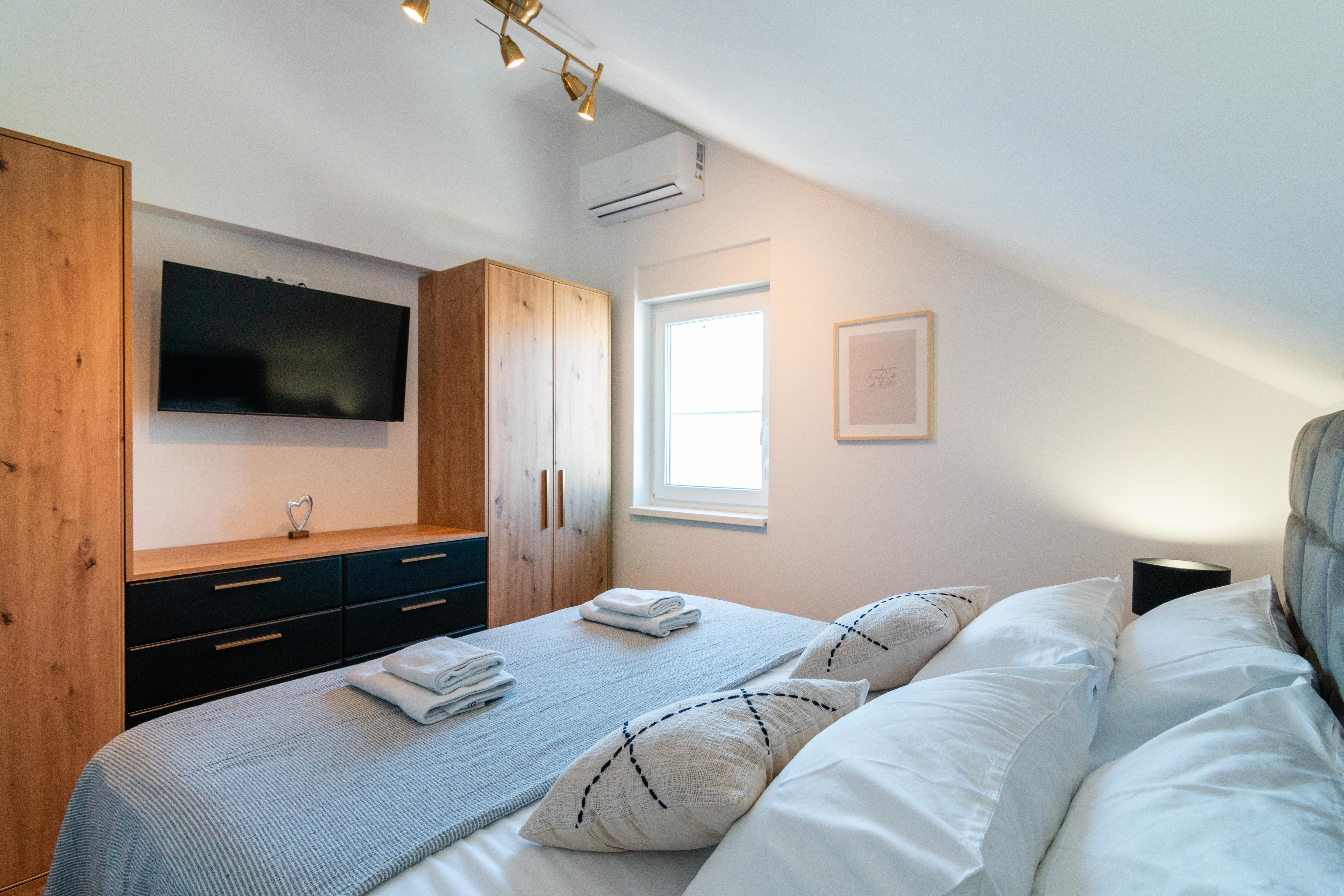 Two bedroom apartment with terrace and sea view Mandre, Pag  A-b