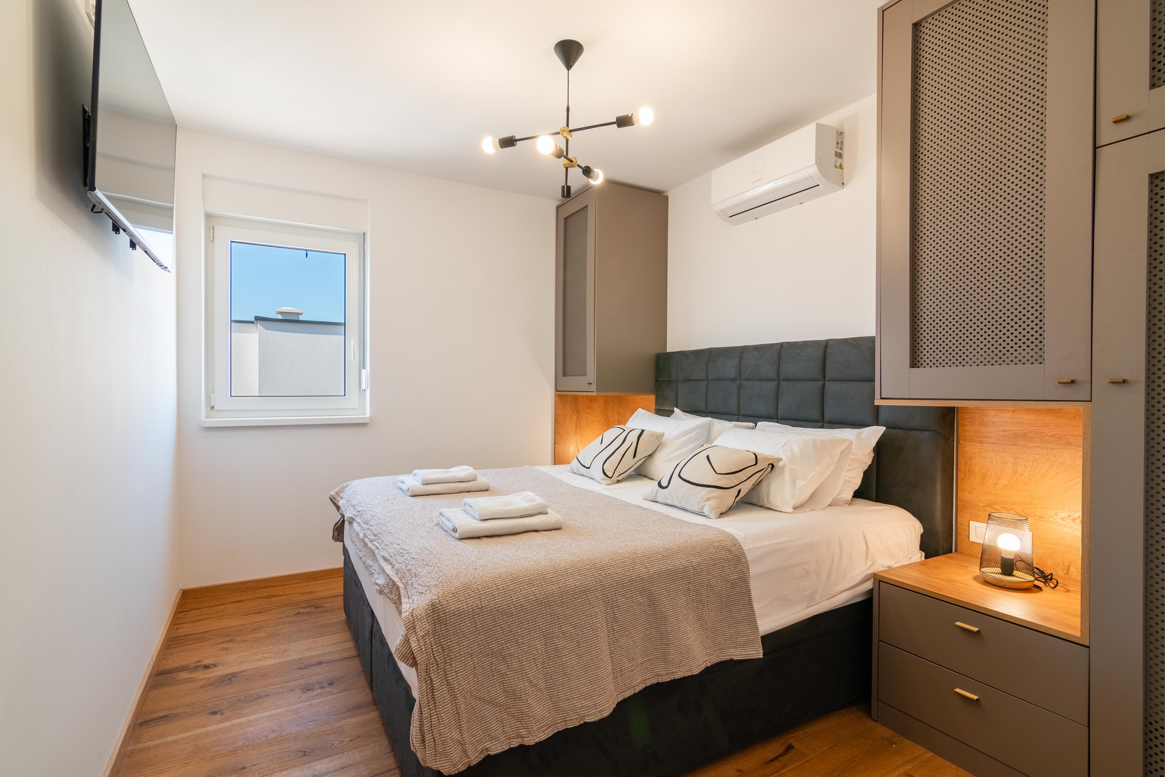 Two bedroom apartment with terrace and sea view Mandre, Pag  A-b