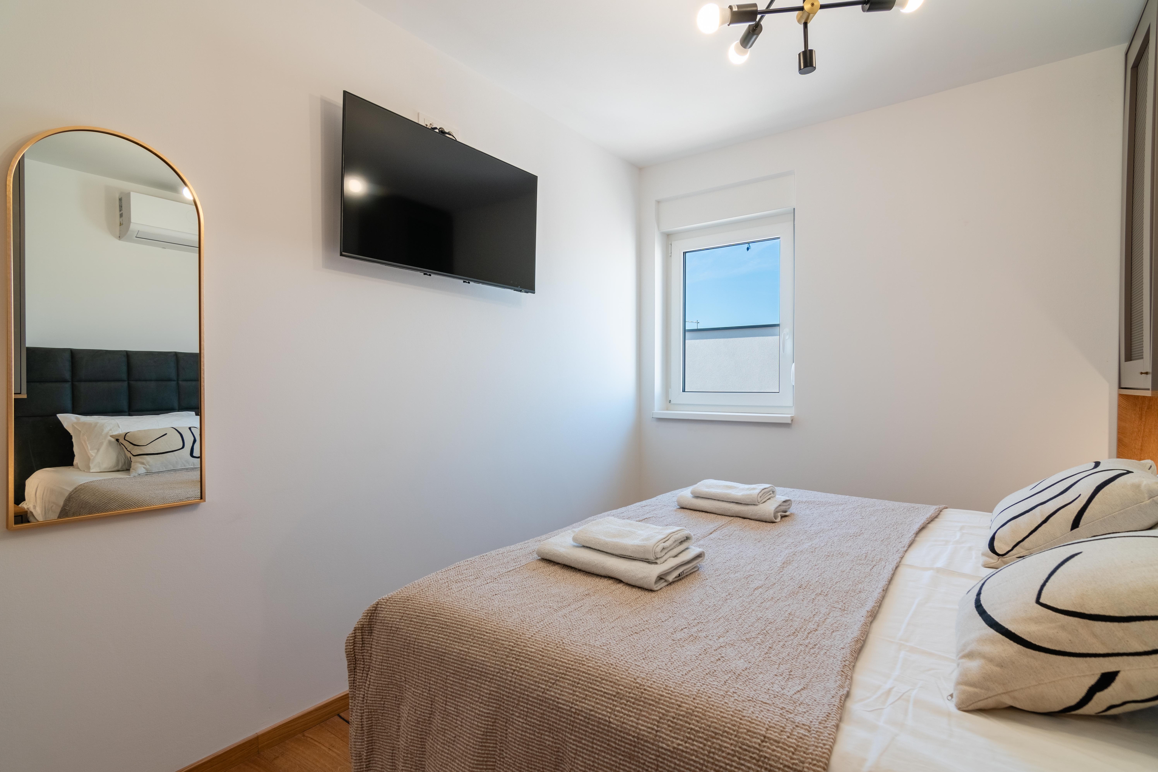 Two bedroom apartment with terrace and sea view Mandre, Pag  A-b