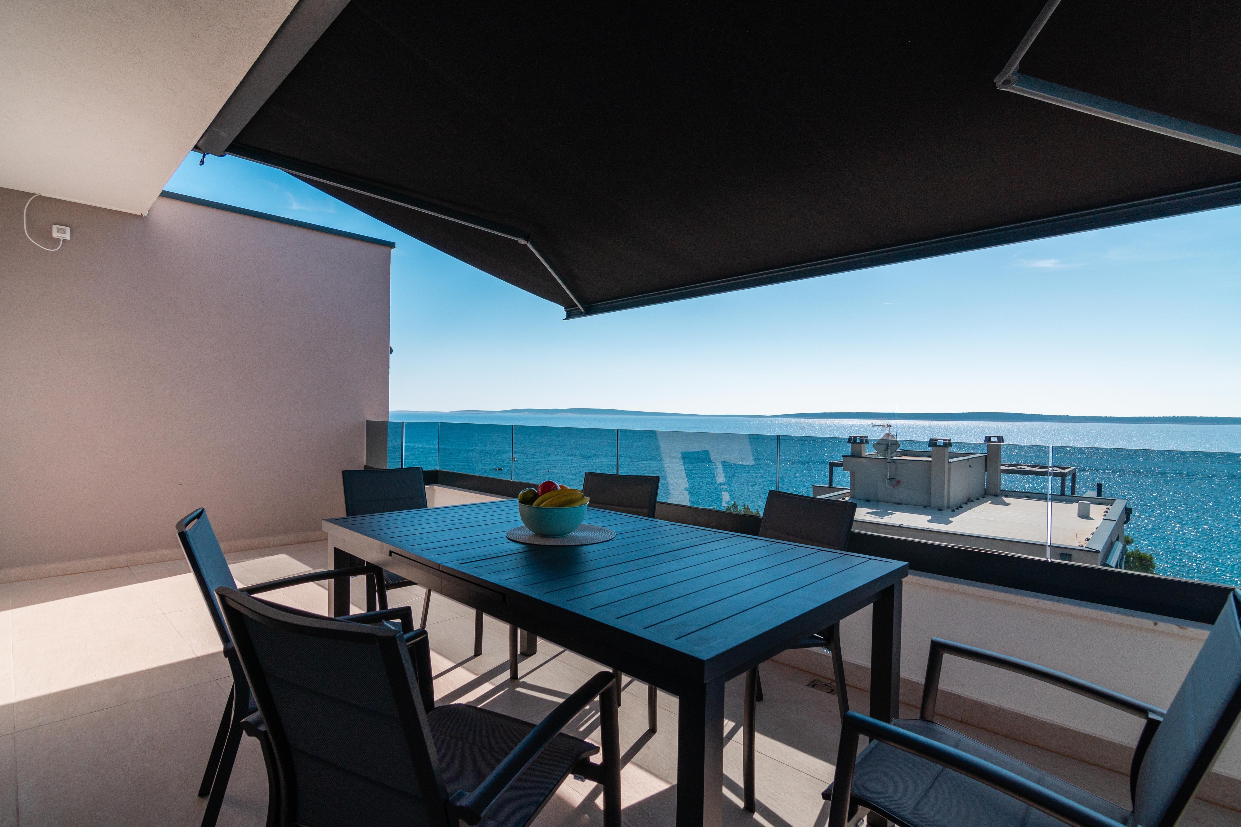 Two bedroom apartment with terrace and sea view Mandre, Pag  A-b